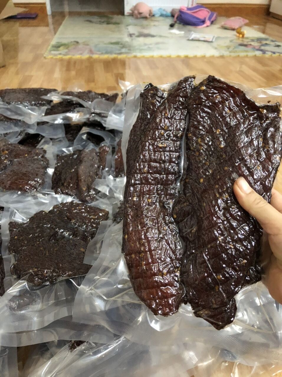 500g Thịt trâu gác bếp, thịt trâu sấy Tây Bắc kèm chẩm chéo xịn xò, hàng chuẩn xịn 100%, trâu tươi ngon, thịt trâu sấy thơm lừng mắc khén, hạt dổi, thịt trâu sấy khô chuẩn vị tây bắc làm đồ nhậu, quà biếu