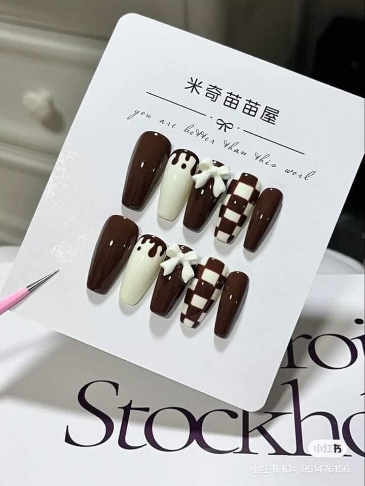 Nail box giá rẻ. Set 10móng up kẻ bàn cờ+ charm nơ