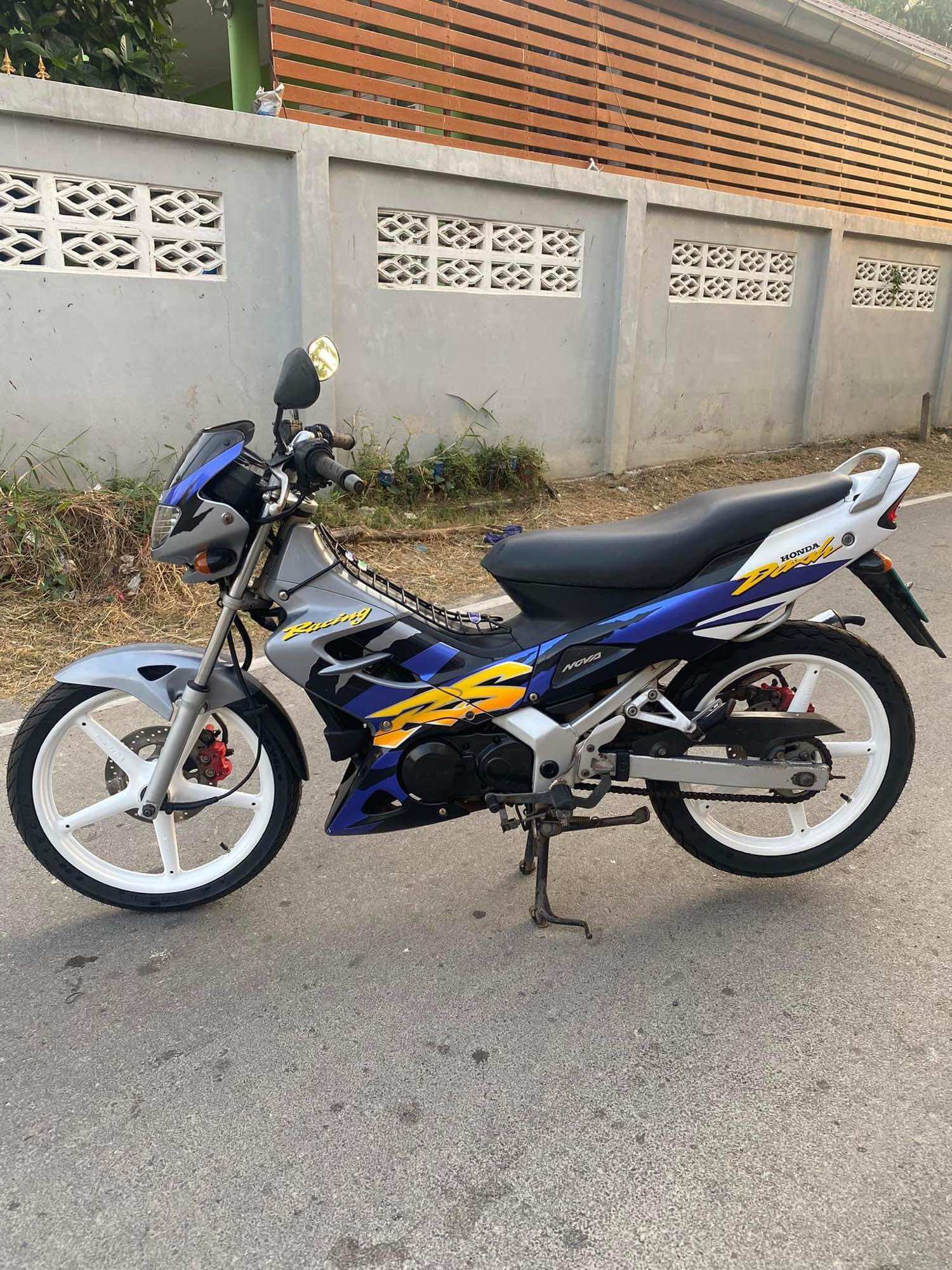 Đèn hậu nova dash 98-2001 thailand