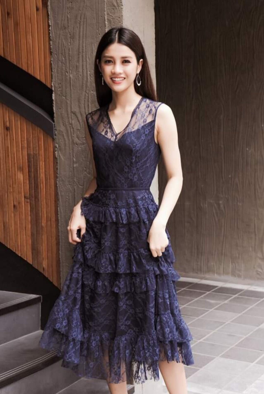 Đầm elise ren tầng sz s, new 99%