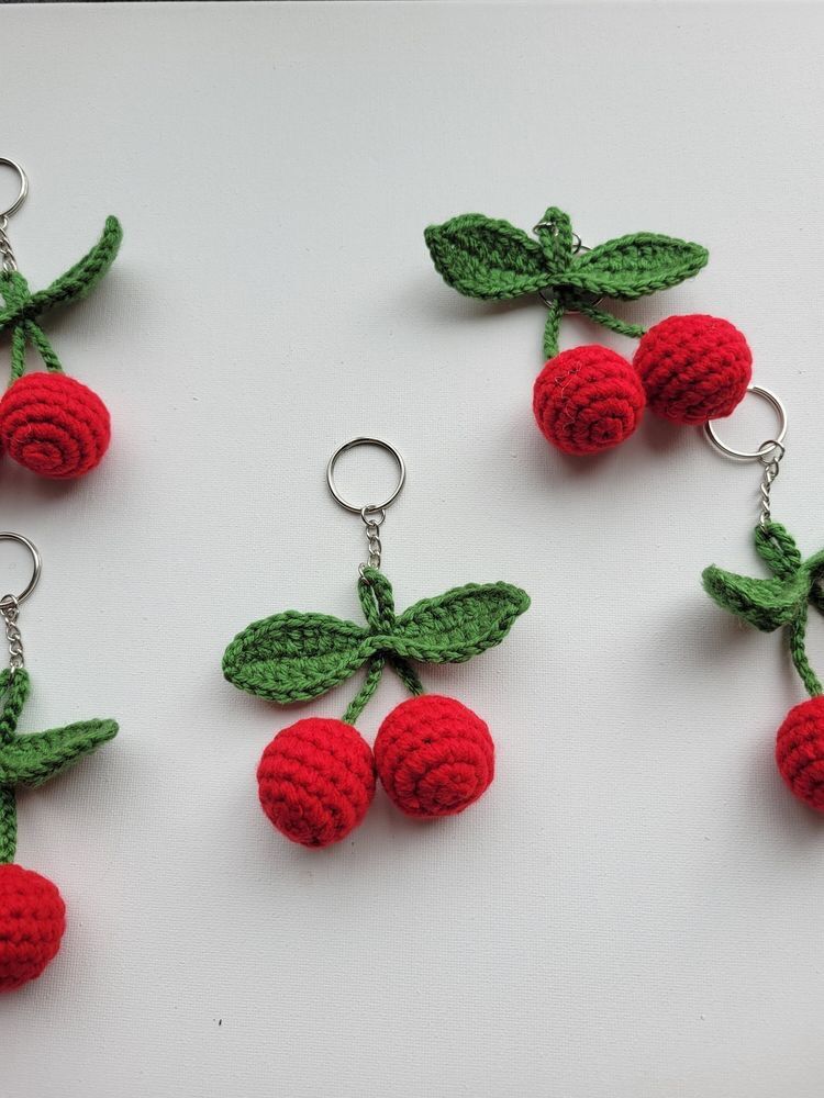 Móc khoá trái cherry bằng len handmade