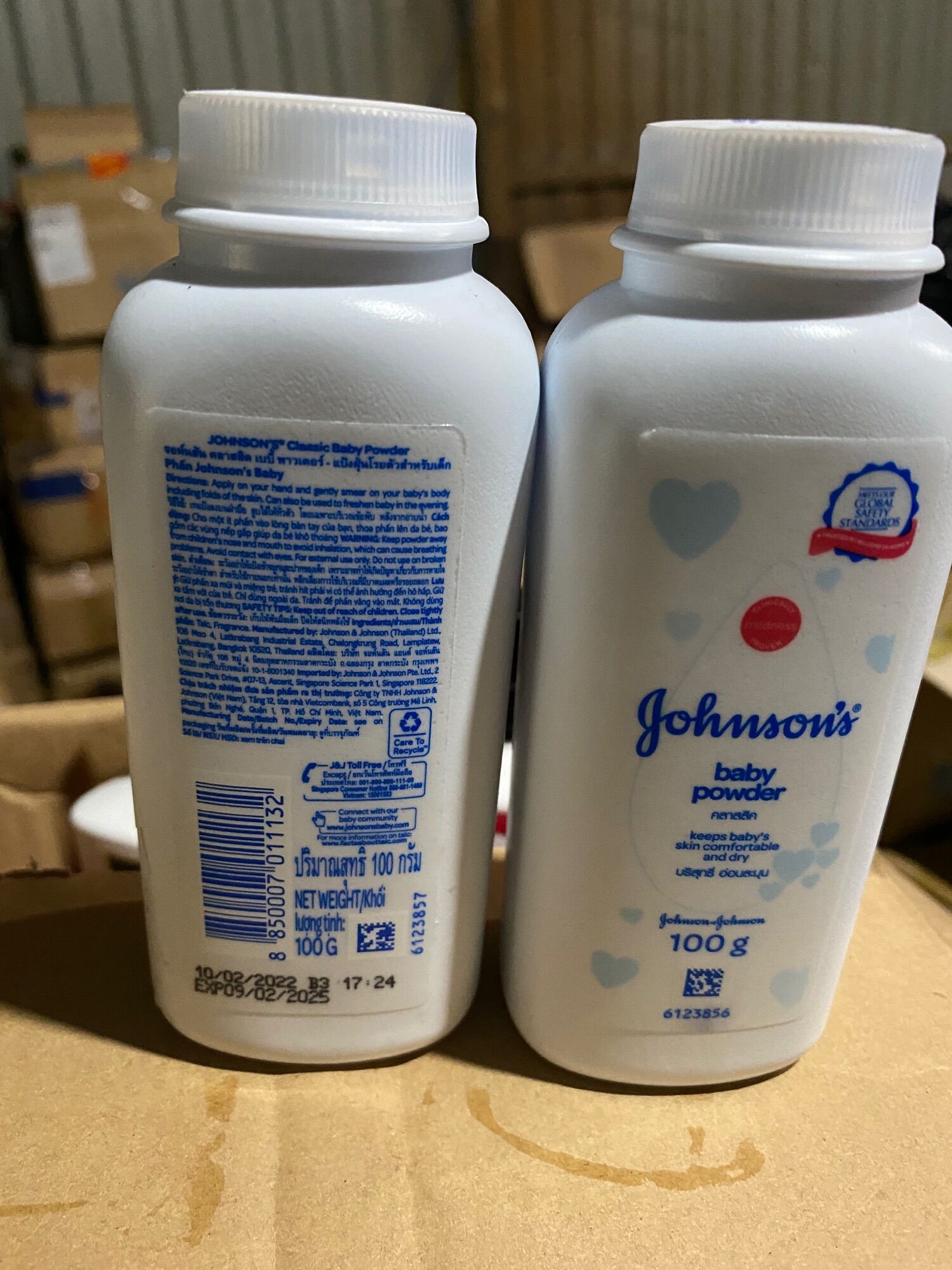 Phấn johusons rôm xảy màu trắng 100ml lẽ 1 chai