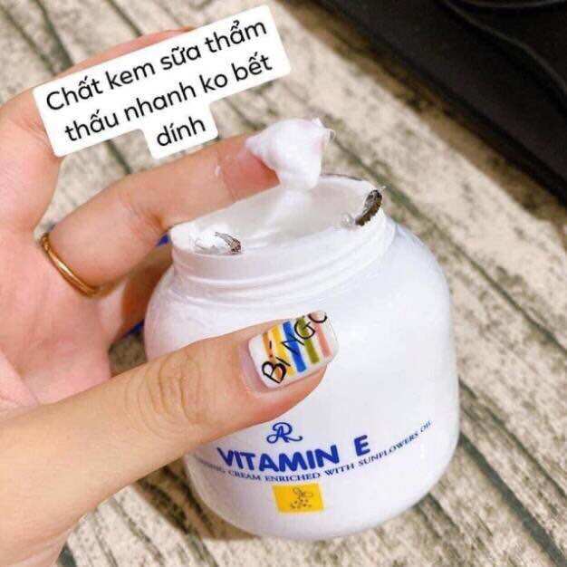 Kem dưỡng ẩm vitamin e thái lan 200g