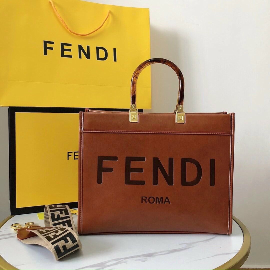 Túi xách Fendi size 35 cm đựng vừa máy tính chất liệu dày mềm