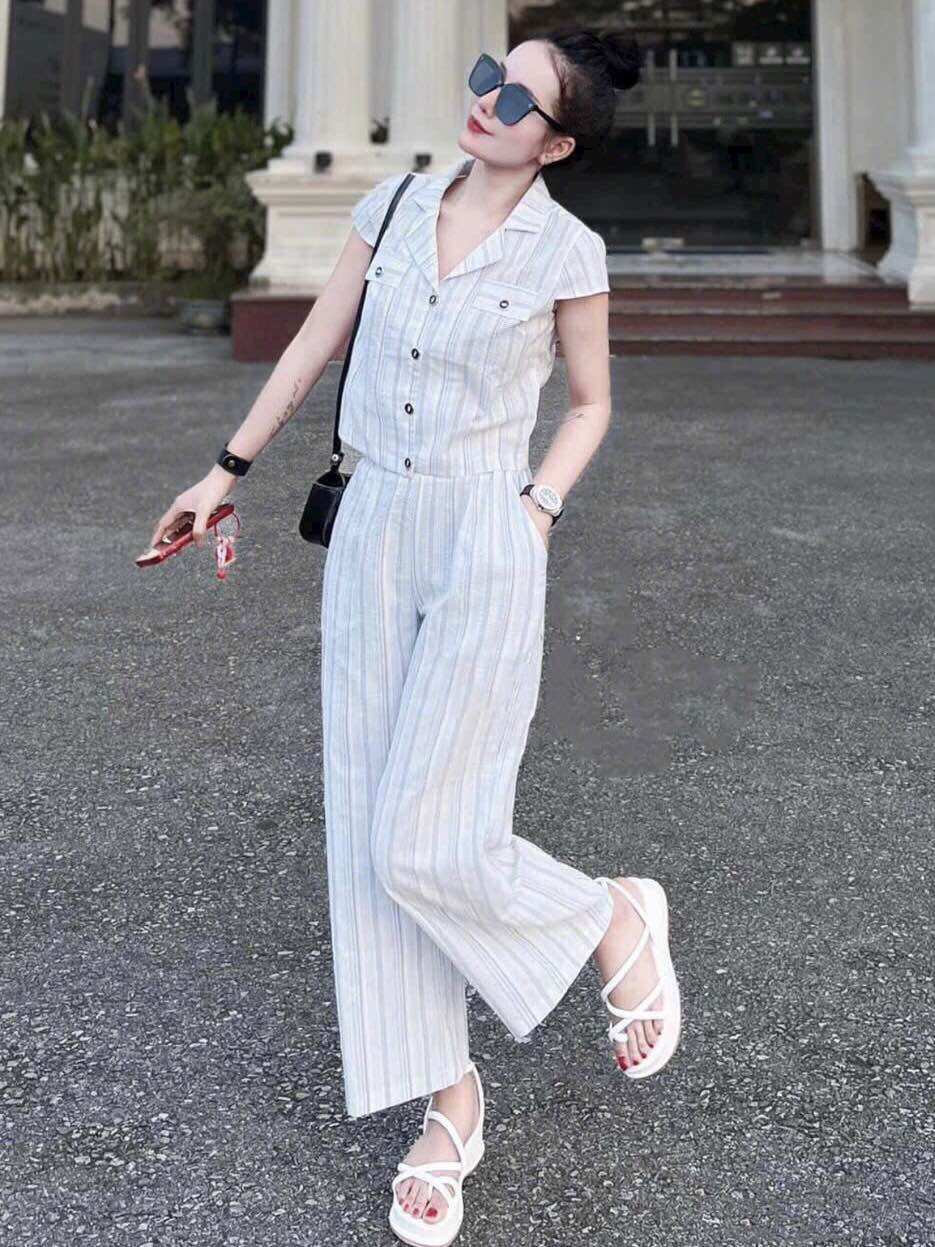 Set áo cổ yếm đính hoa chân váy đuôi cá
