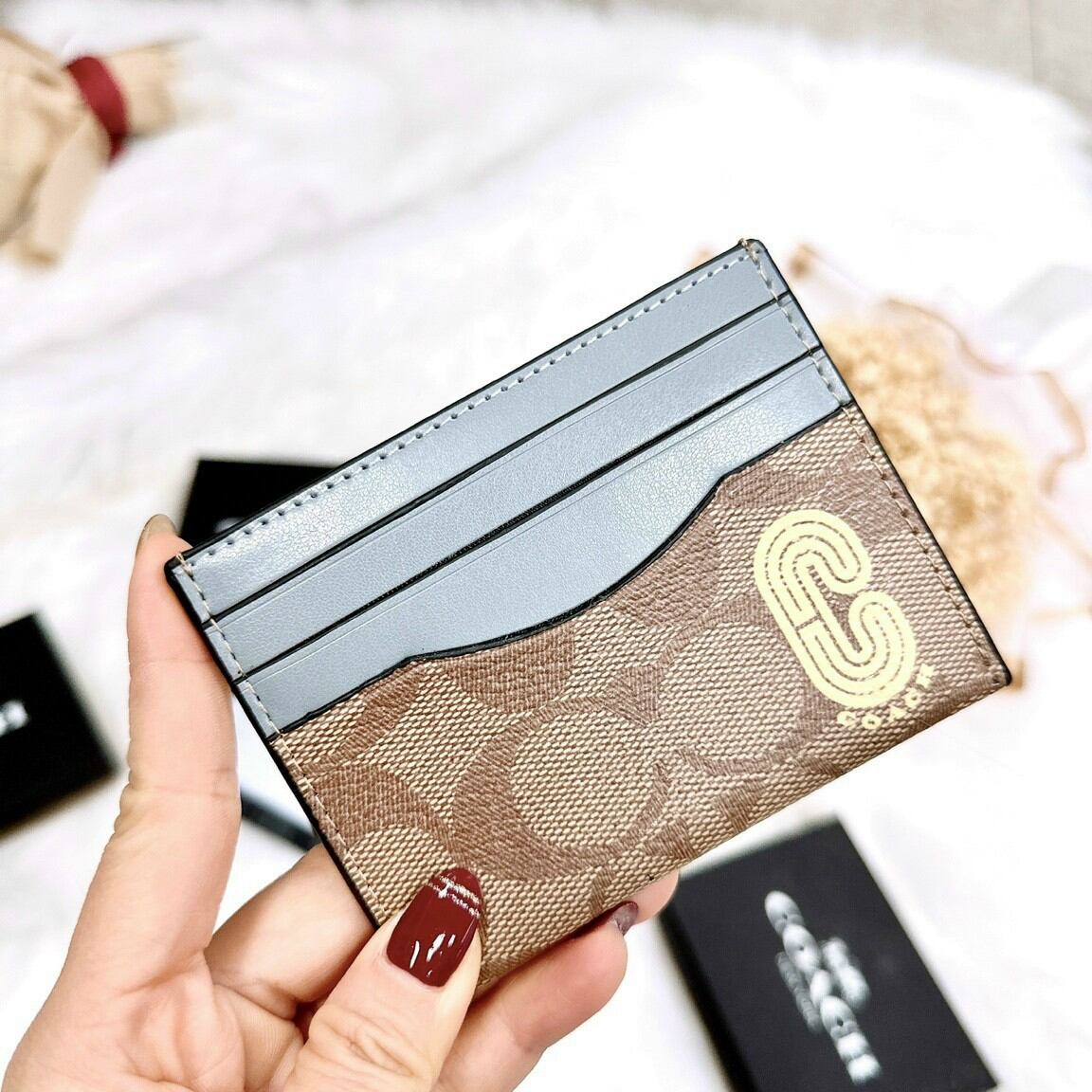 C.oach Slim ID Card Case họa tiết xinh xắn