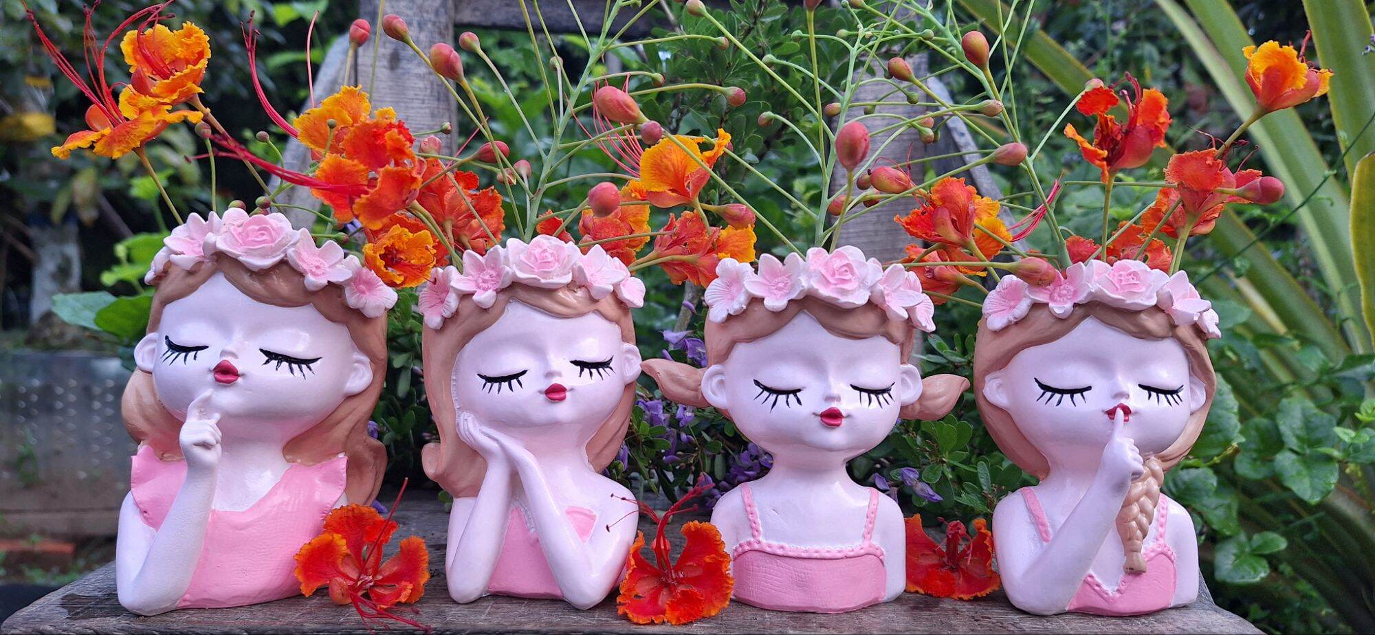 Bình cắm hoa cô gái