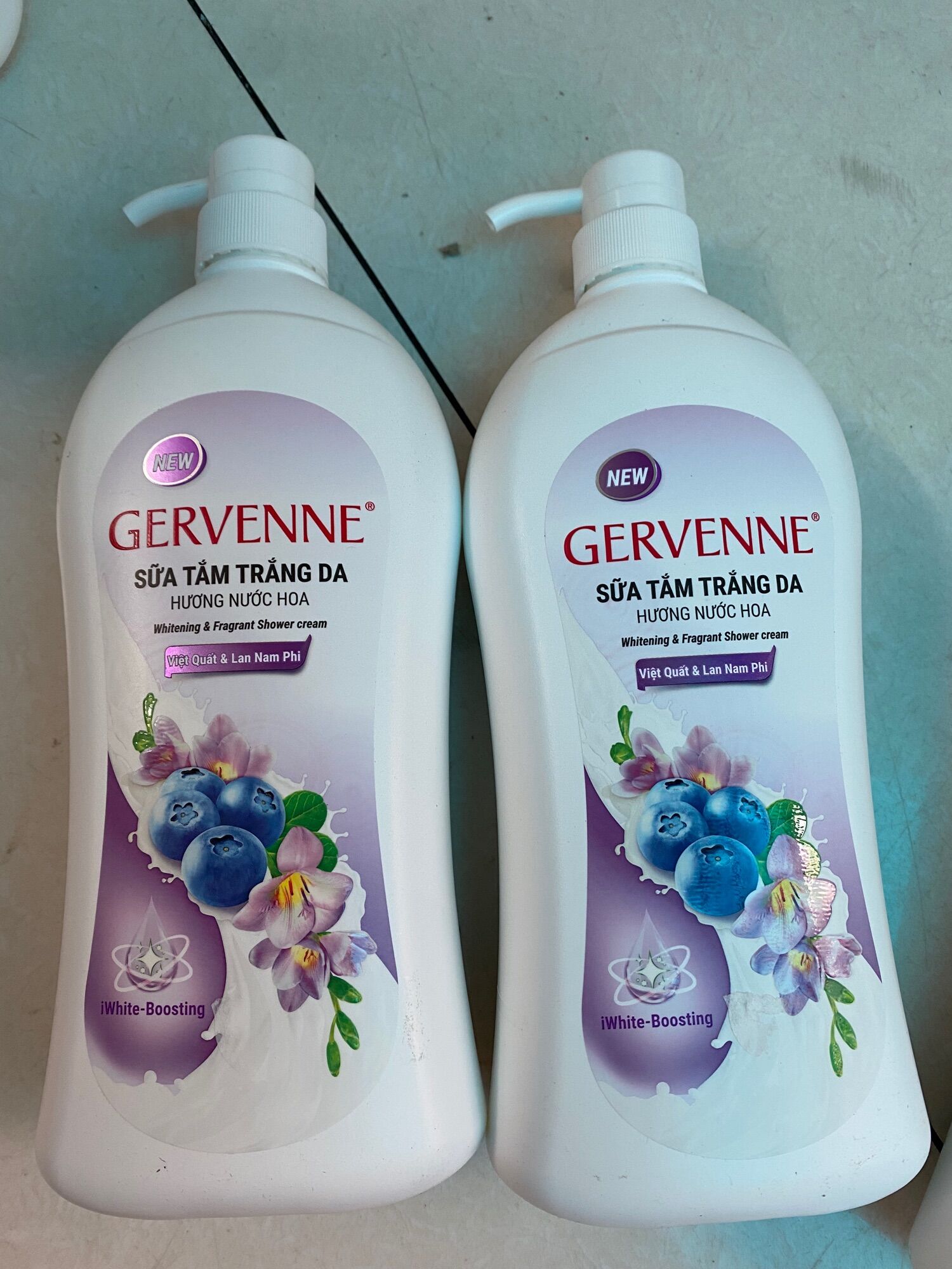 Gervenne Combo 2 Sữa tắm Trắng da Hương nước hoa Việt Quất 900g/chai