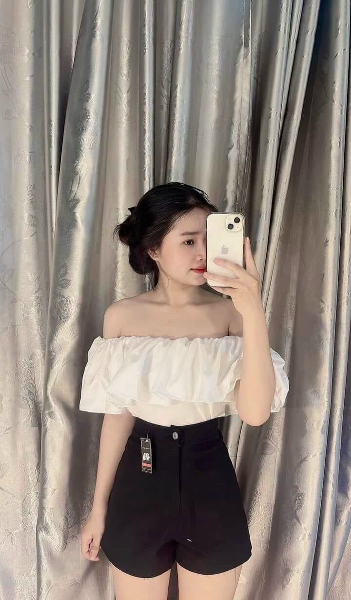 Áo croptop bèo trễ vai tay ngắn