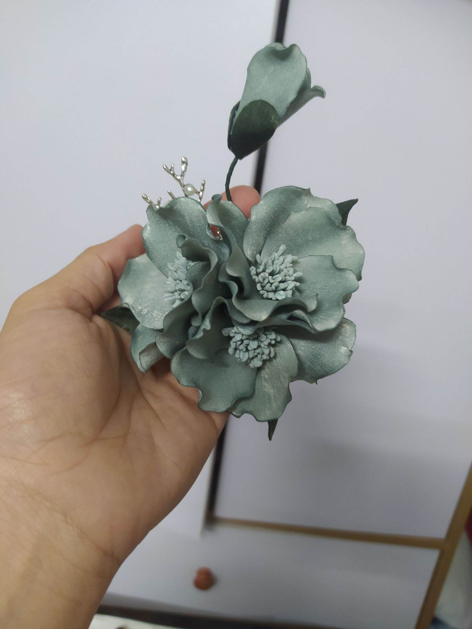 Hoa chùm cài áo handmade Canto màu xanh ngọc