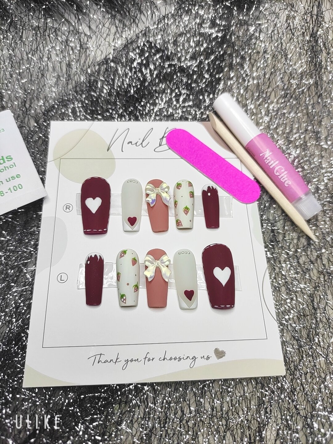 Nail box mẫu đính nơ dâu tây dễ thương