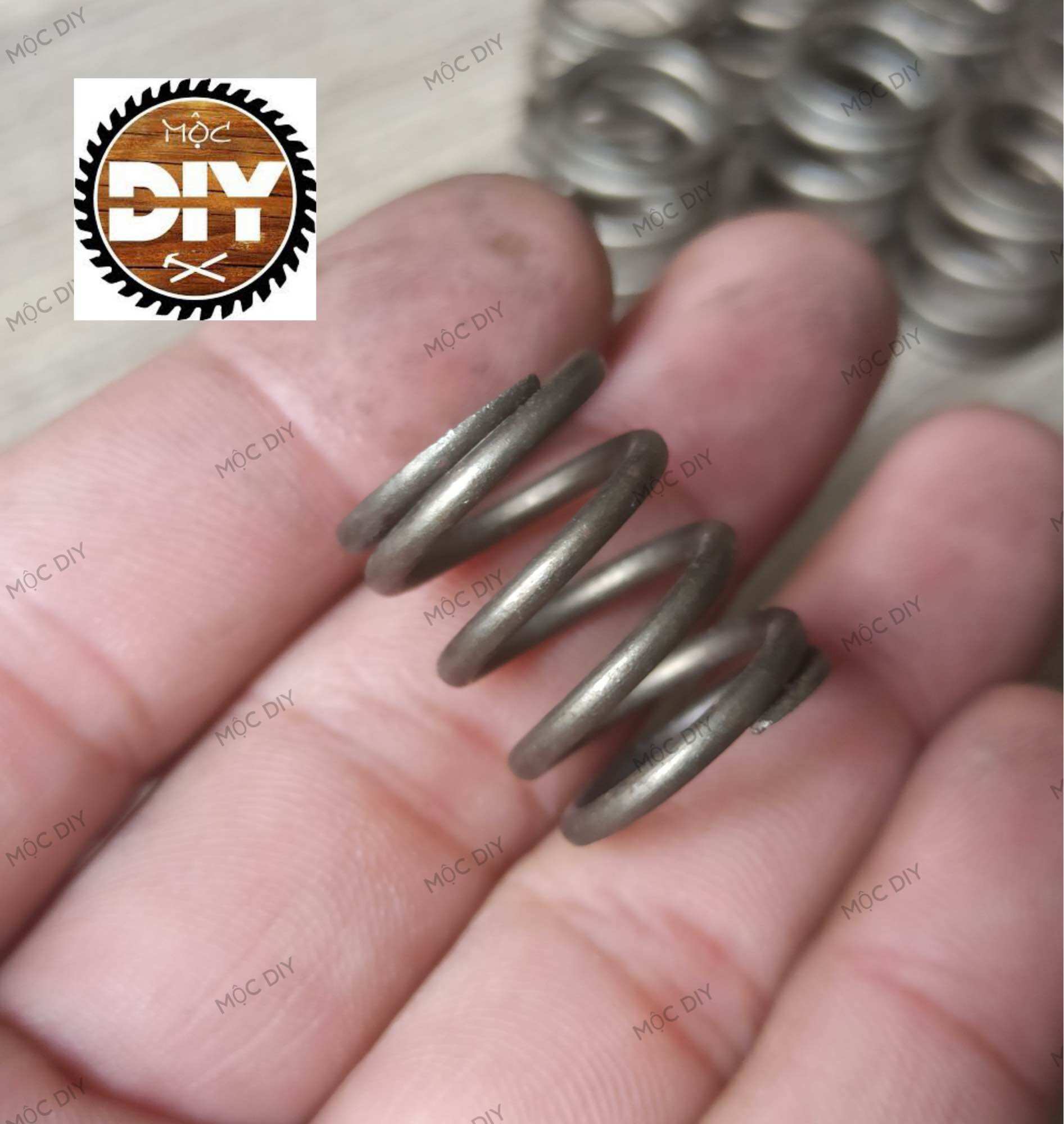 Lò xo nén phi 17, dài 21, sợi 2mm (zin nhà máy) (4cái)