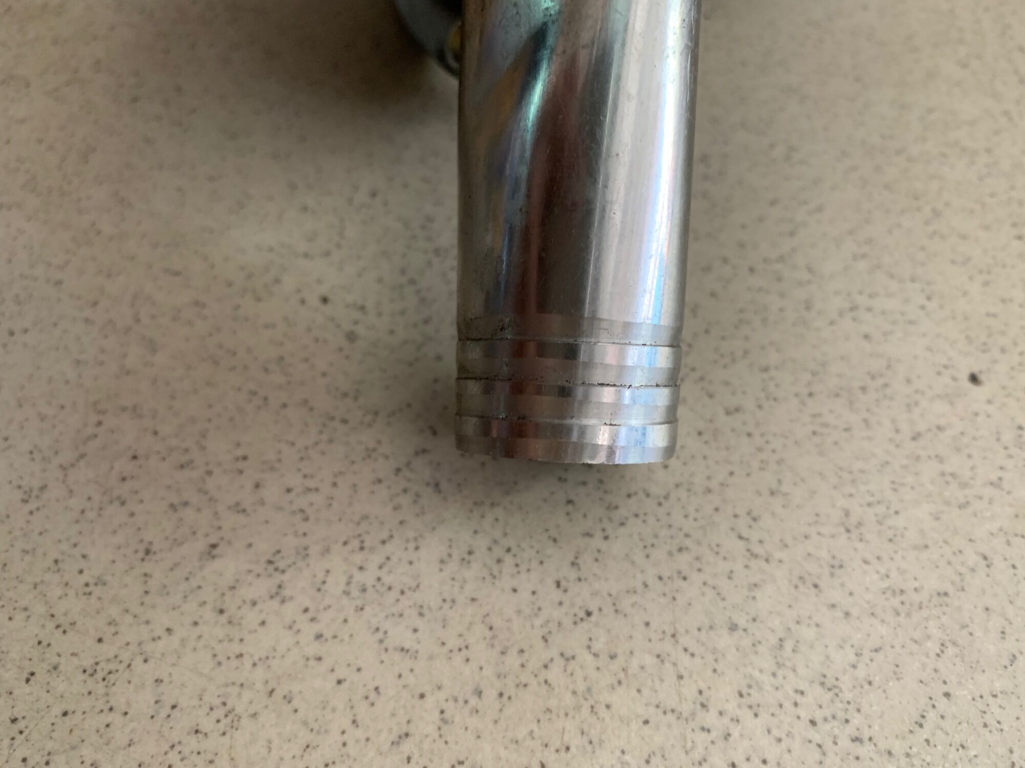 Bơm nước/ Sên inox gắn máy cắt cỏ đủ loại ( ống ra 21)