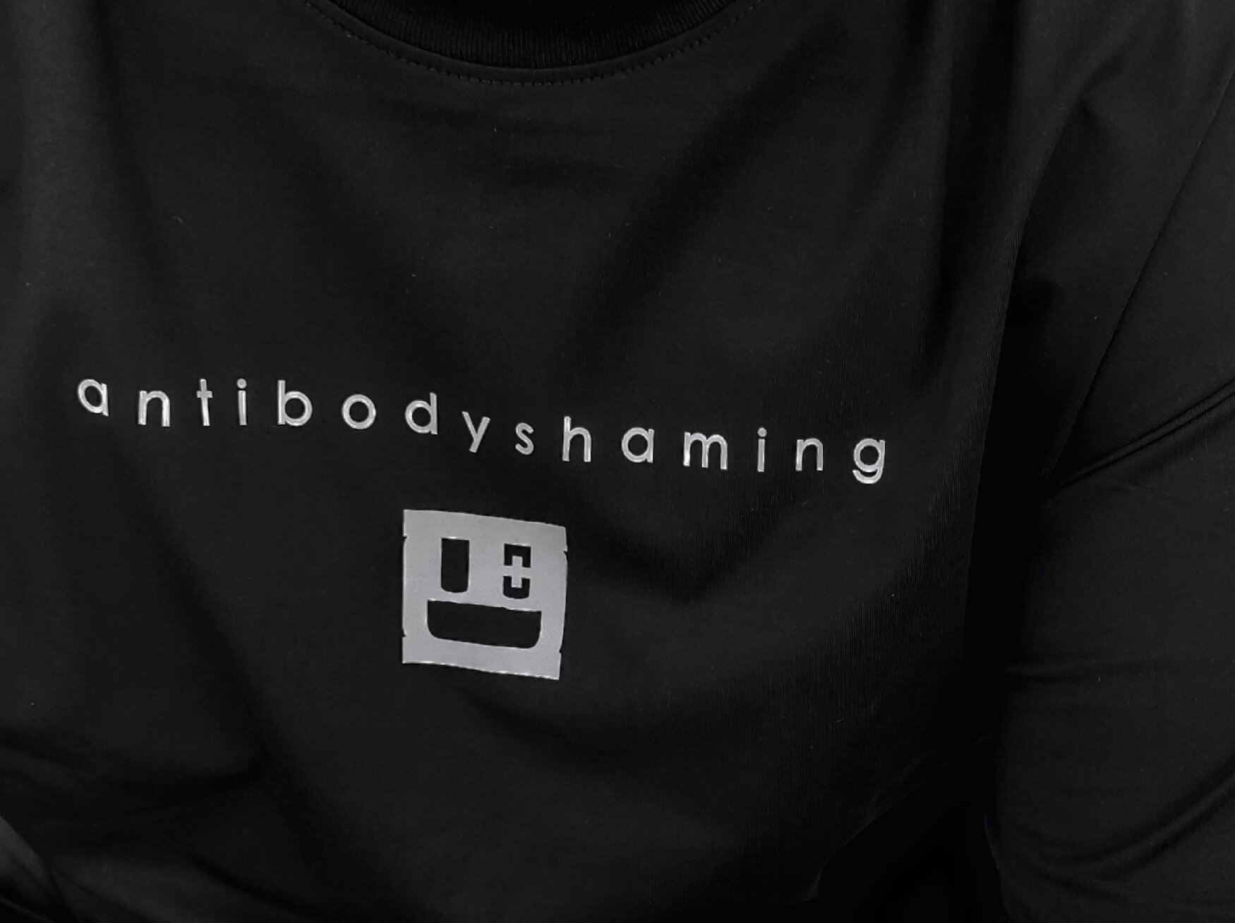 Tee black art body