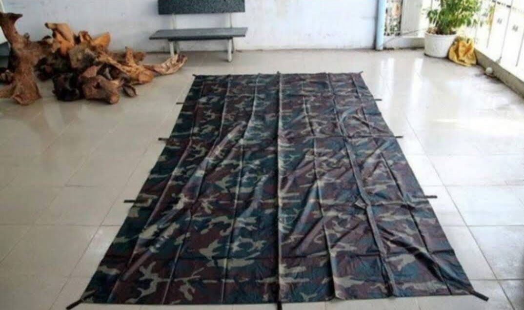 Tấm bạt làm lều,che võng,trải ngồi du lịch dã ngoại kích thước 1m8x3m2