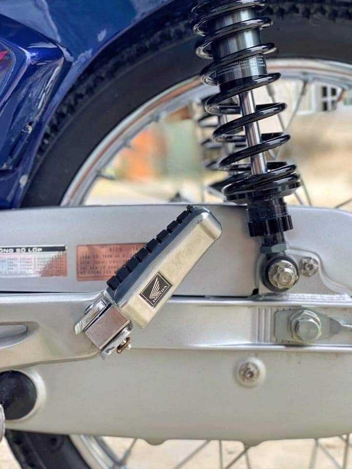 gác chân sau logo cánh chim gắn nhiều dòng xe honda