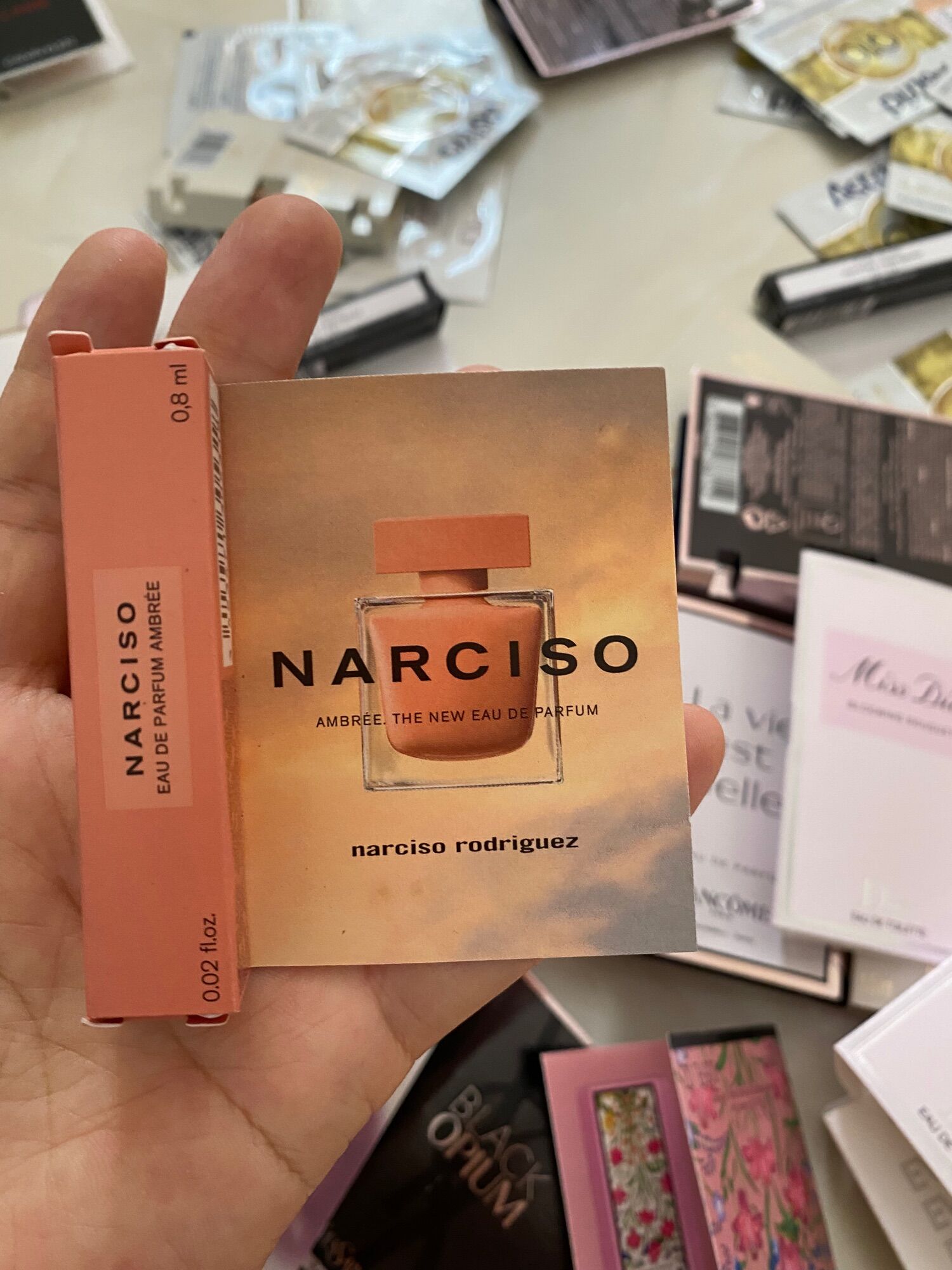 Vival nước hoa Narciso