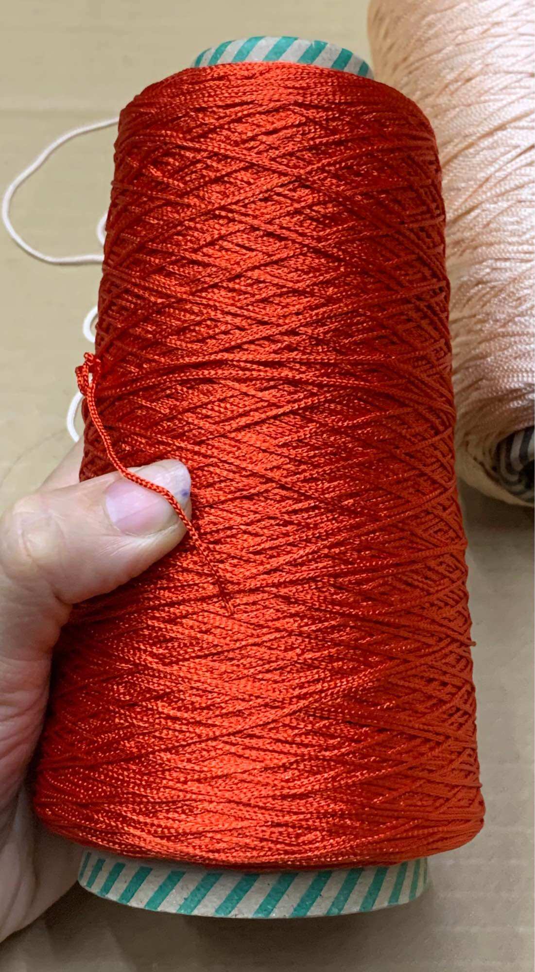 1 cuộn chỉ tơ dù 1mm.