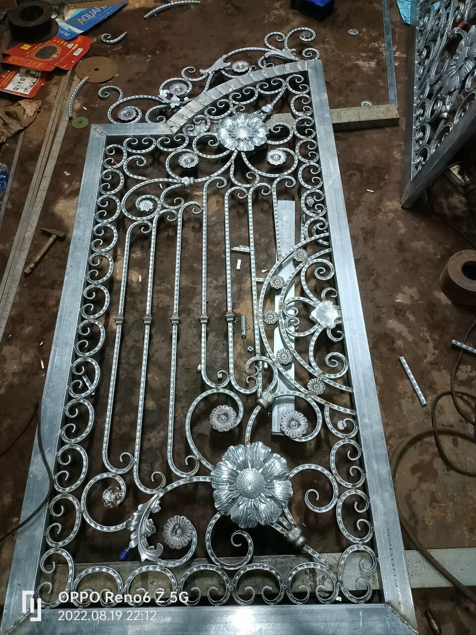 bông hoa hướng dương sắt dập 3 tầng (giá 2 Cái)