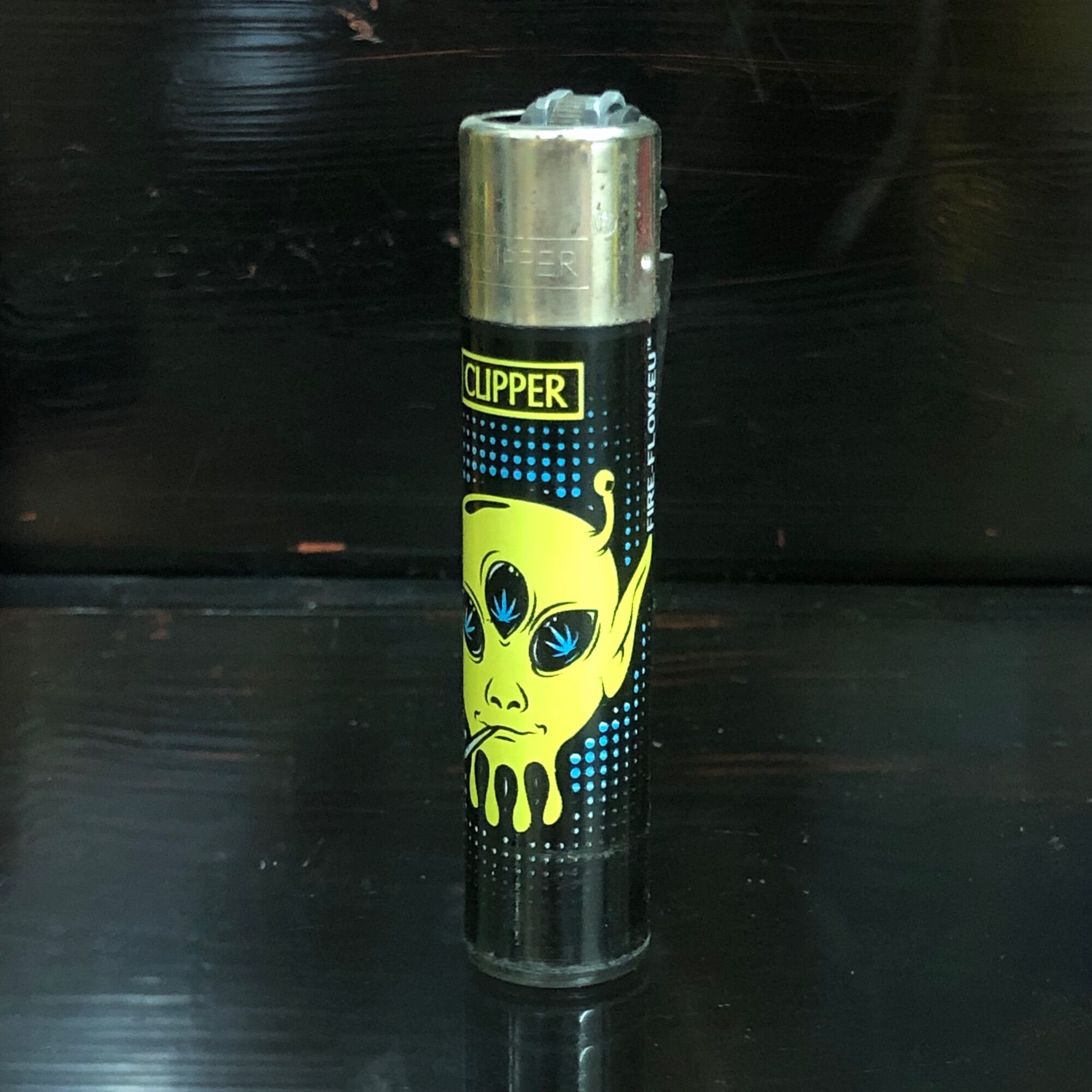 Bật lửa Clipper lá Phong , Quẹt hình trụ Clipper siêu bền mẫu Chất .