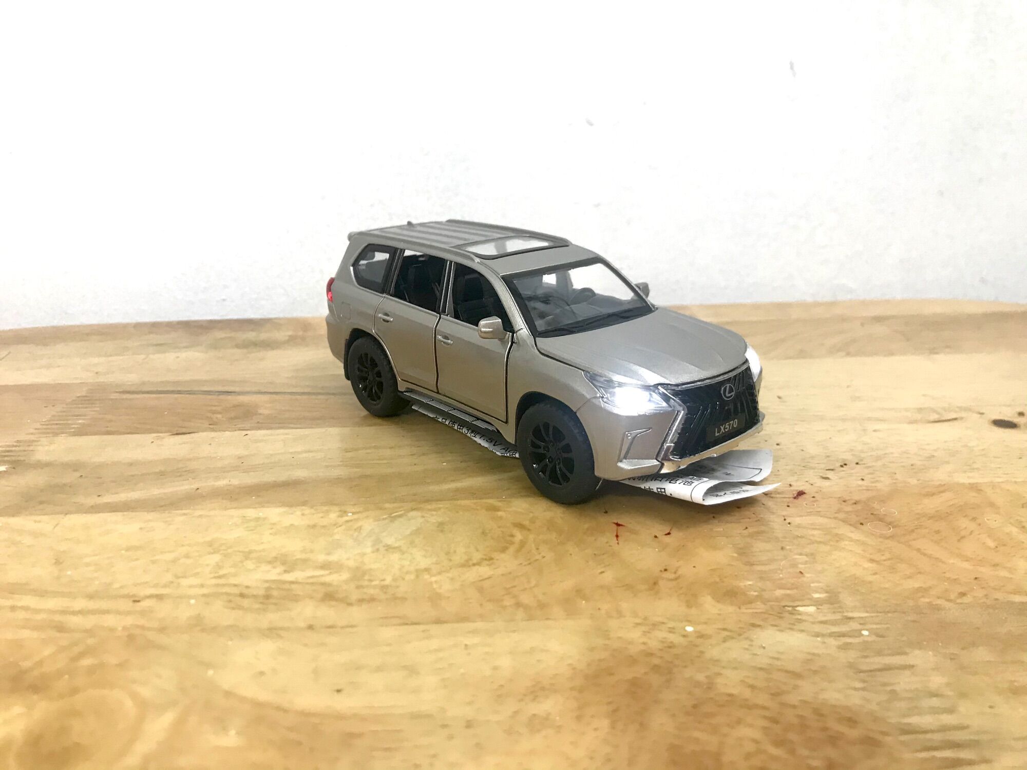 Mô hình xe Lexus LX570 _ Tỷ lệ 1:32