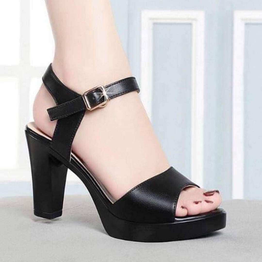 Giày sandan gót vuông bản 7f