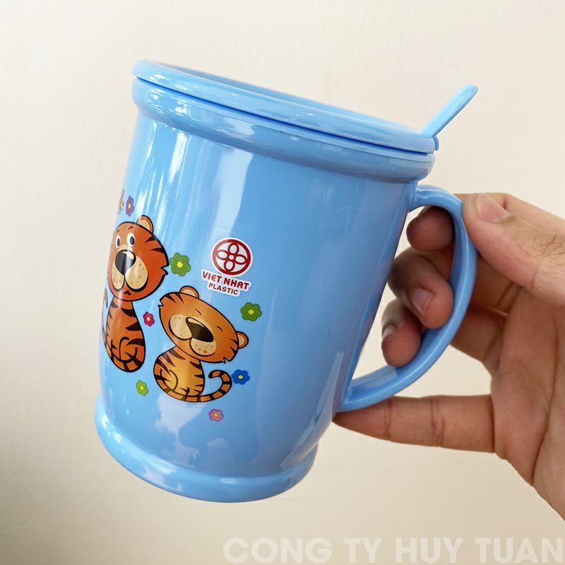 Cốc uống nước có nắp kèm thìa/việt nhật