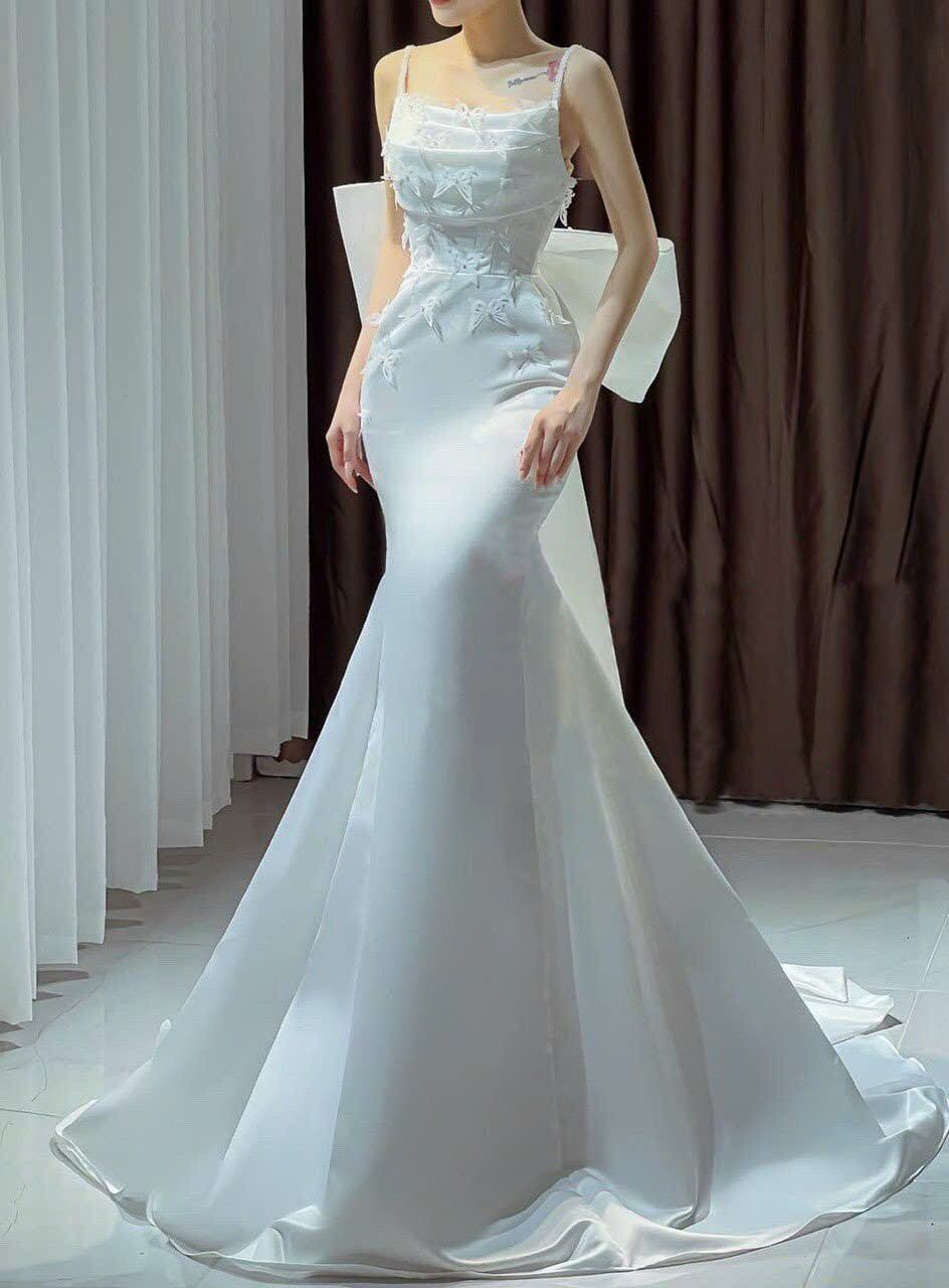 ĐẦM ĐUÔI CÁ NƠ LƯNG ĐÍNH BƯỚM
