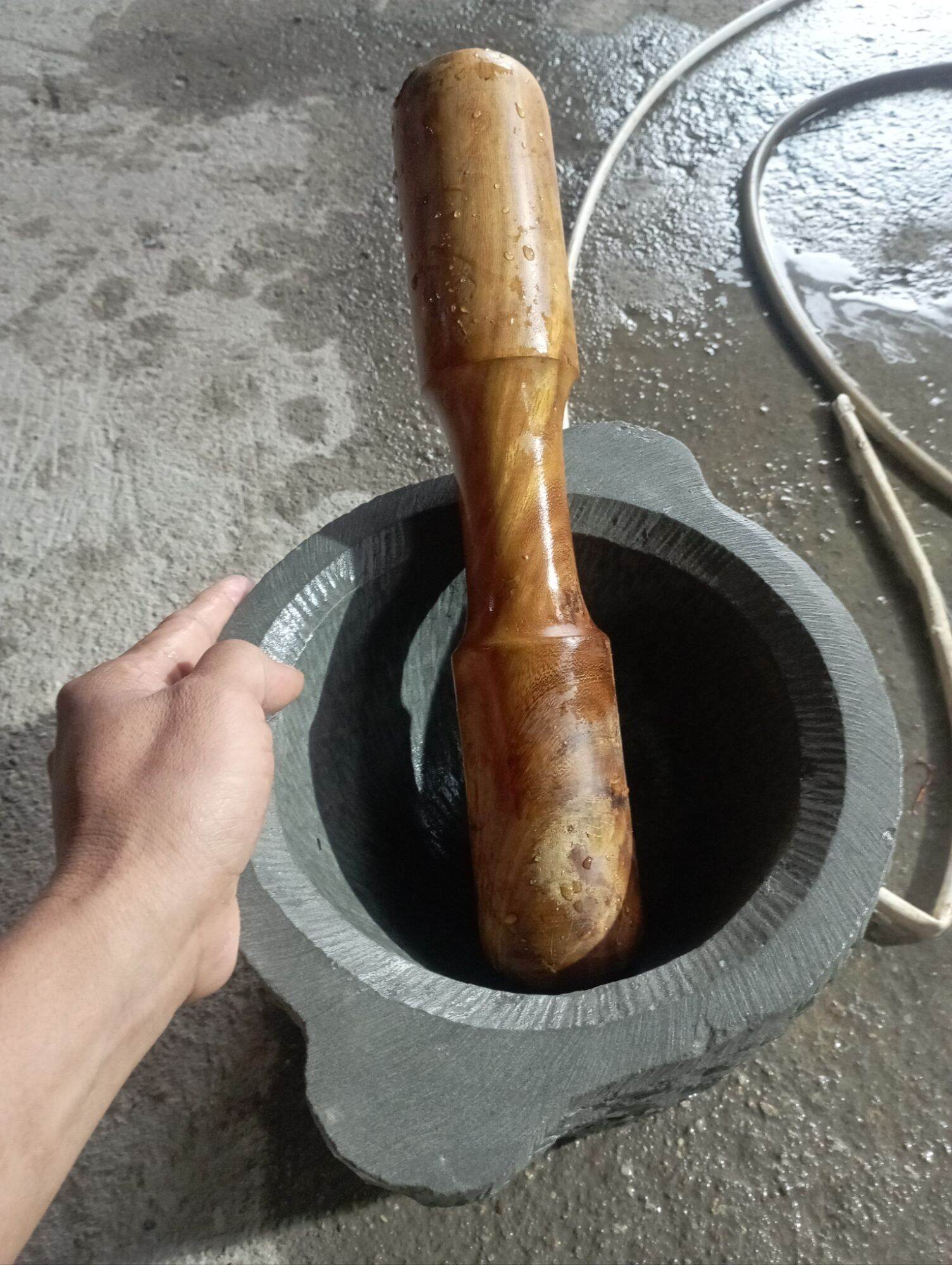 Cối đá tự nhiên đường kính 24 x17 đường kính lòng trong 18 cm tặng chày gỗ loại tốt