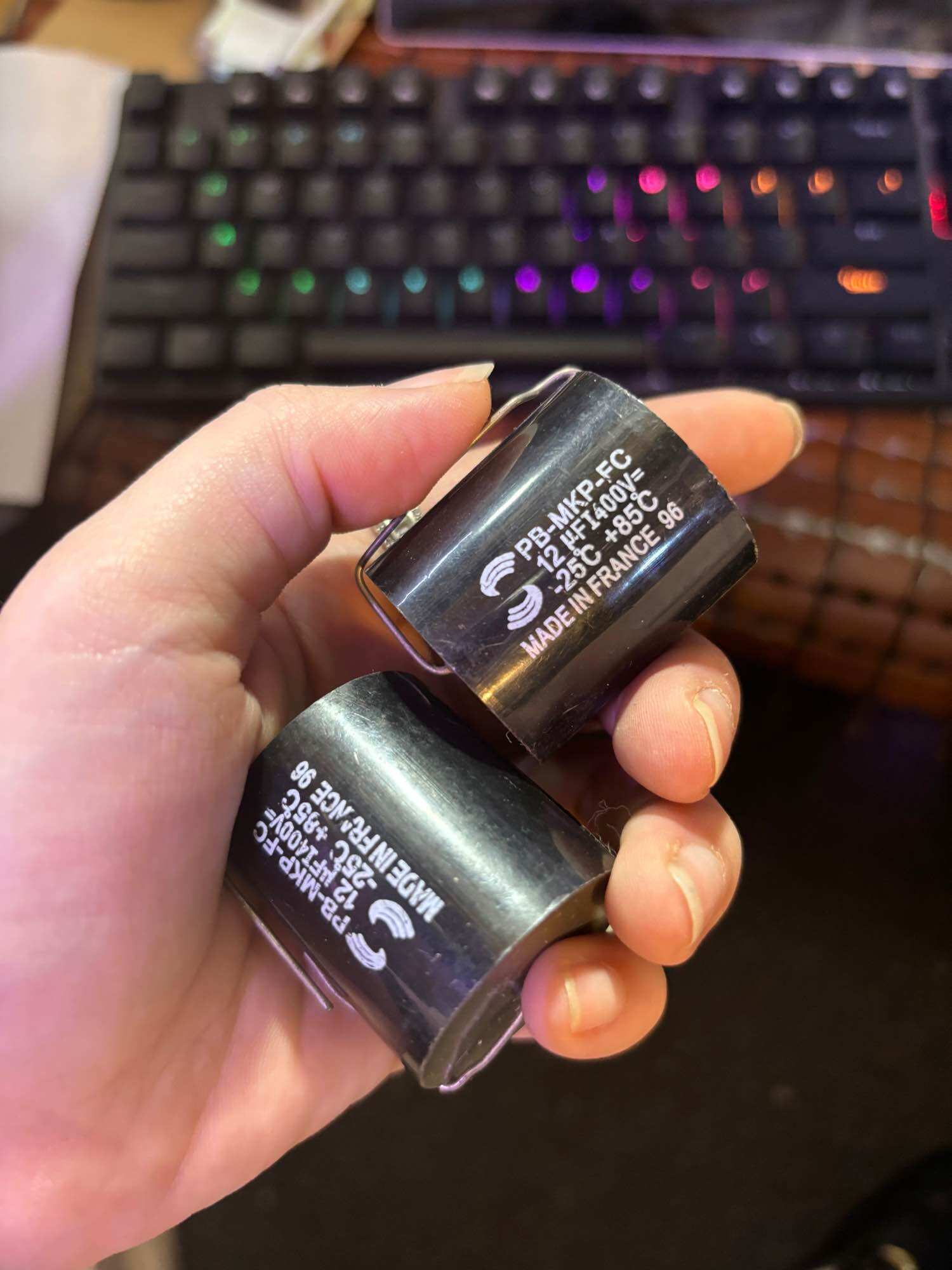 Tụ lọc phân tần 12uf 400v