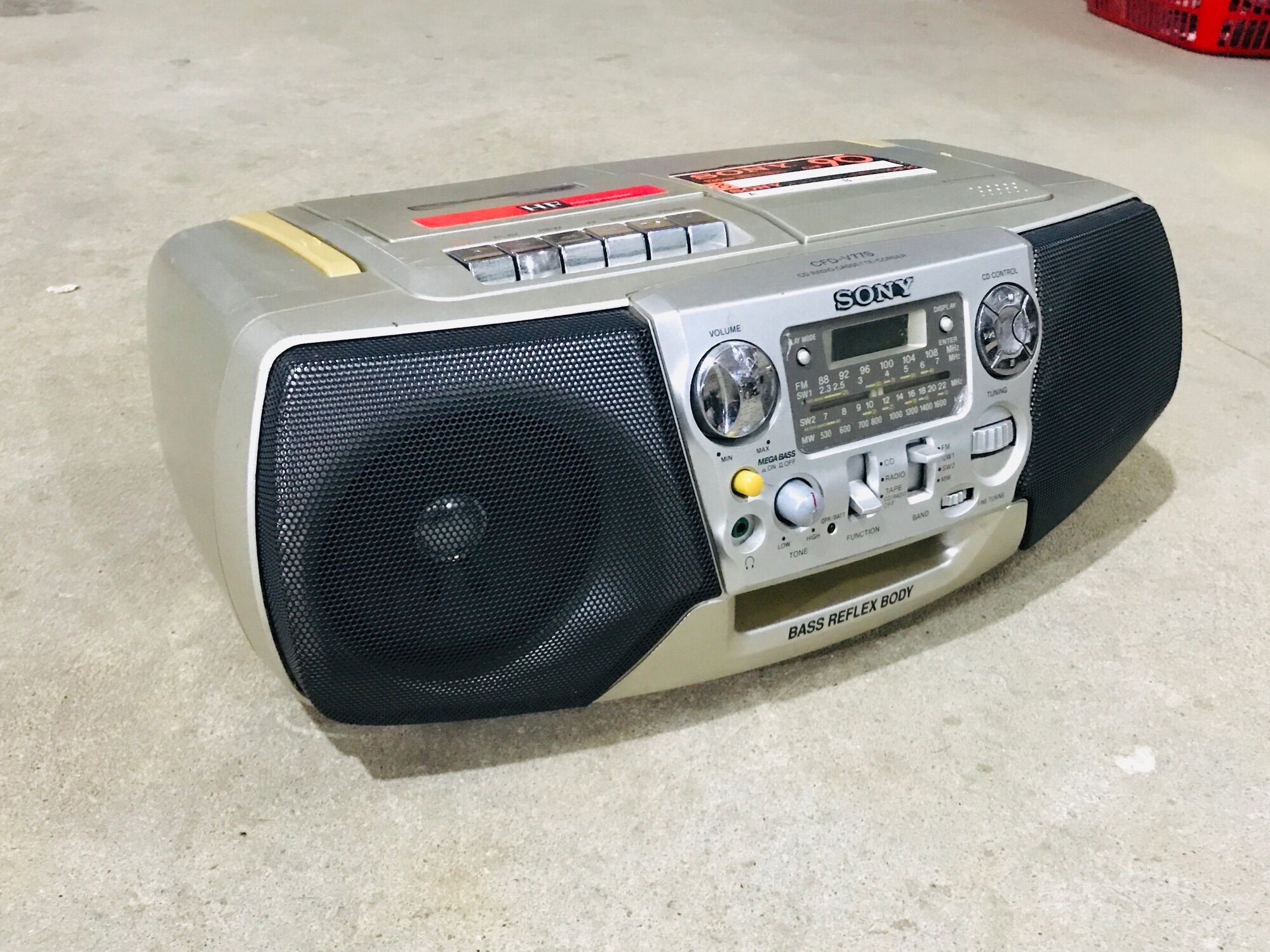 Đài Sony CFD-V77S chạy hoàn hảo