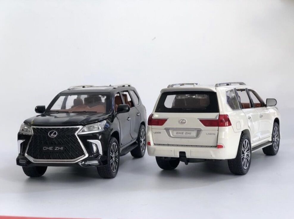 Mô hình xe lexus lx570 1:24 2020 mới màu đen