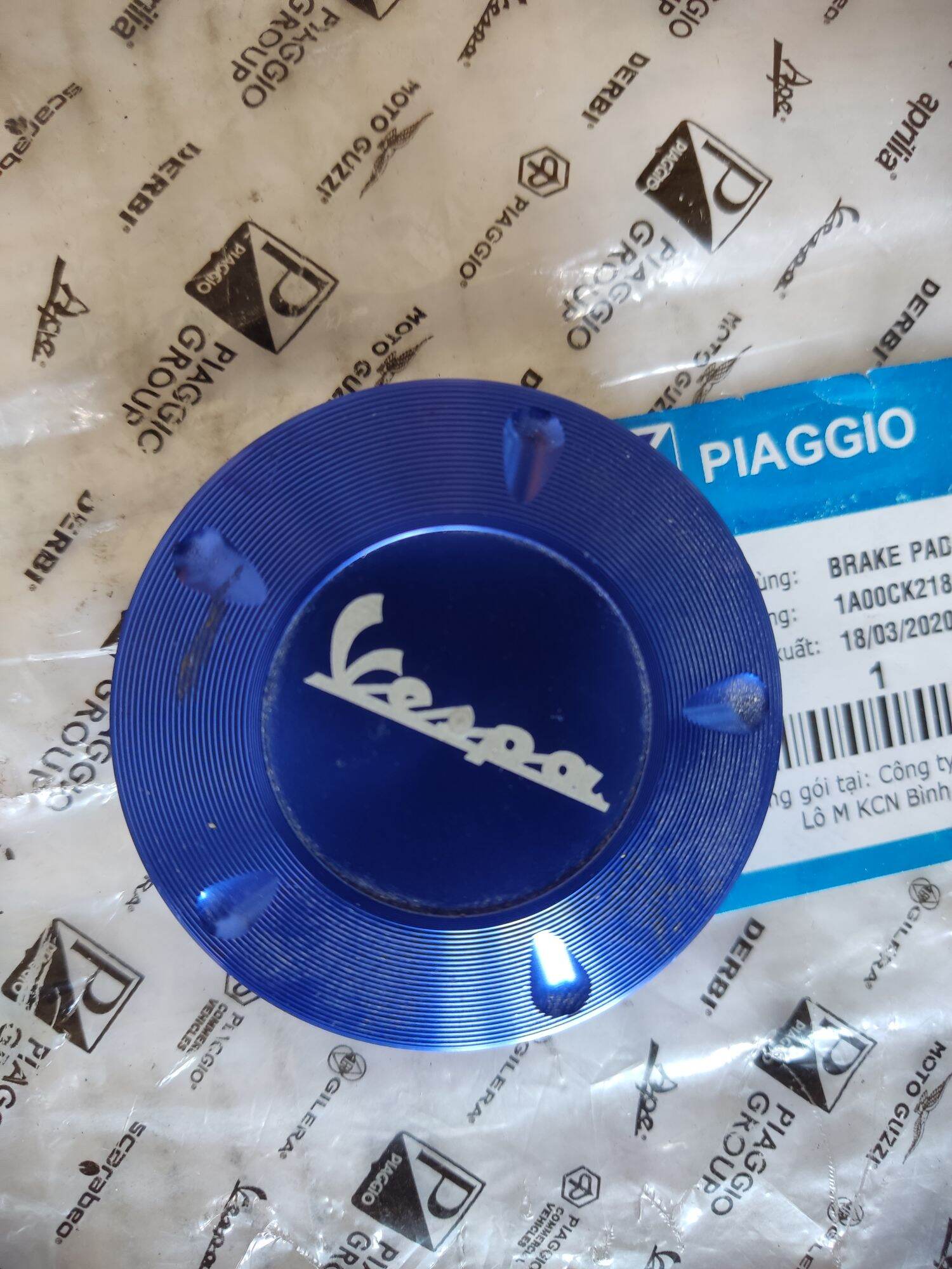 nắp đậy bình xăng vespa