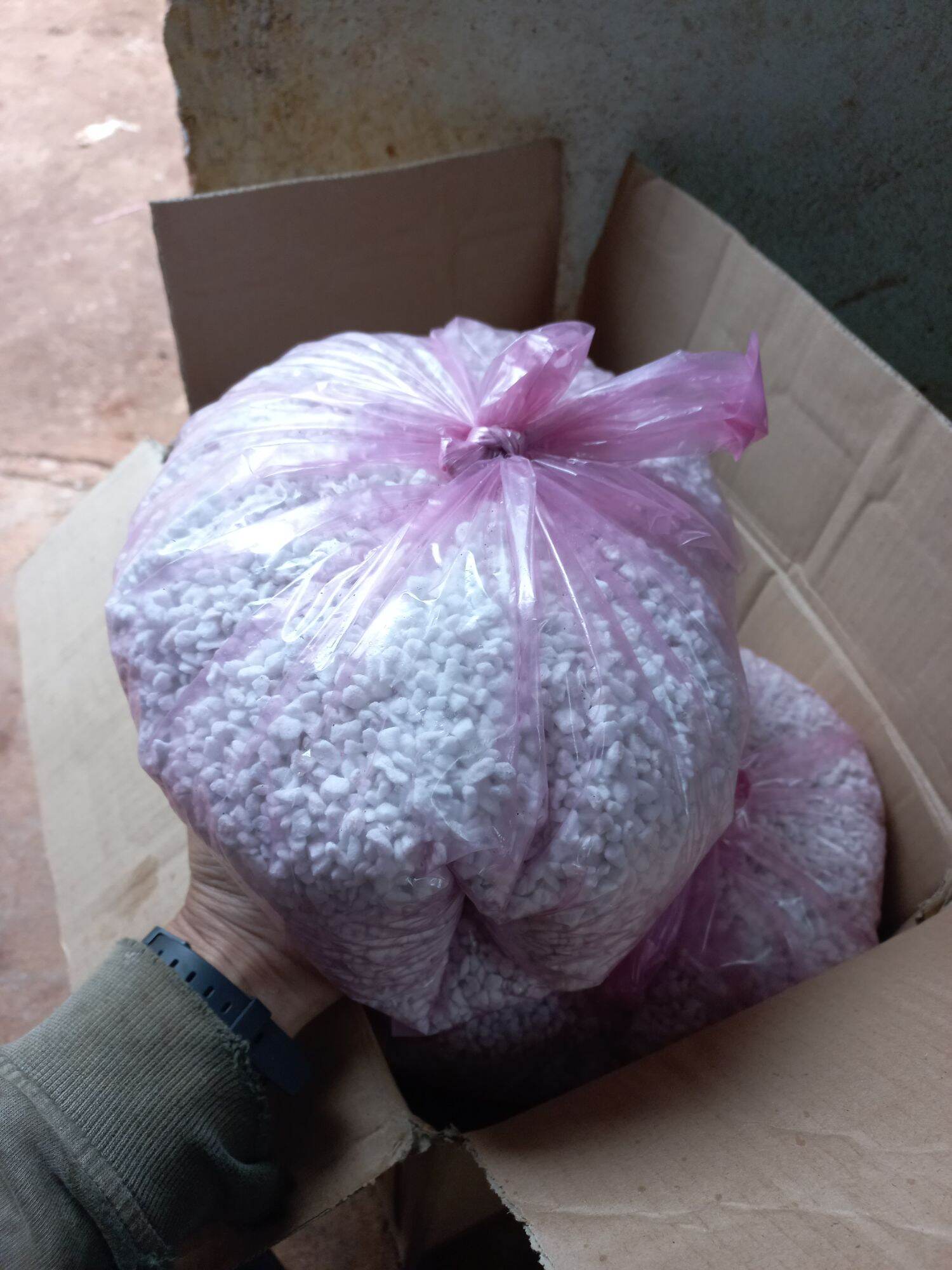 Đá perlite, đá xốp, giá thể trồng sen đá.