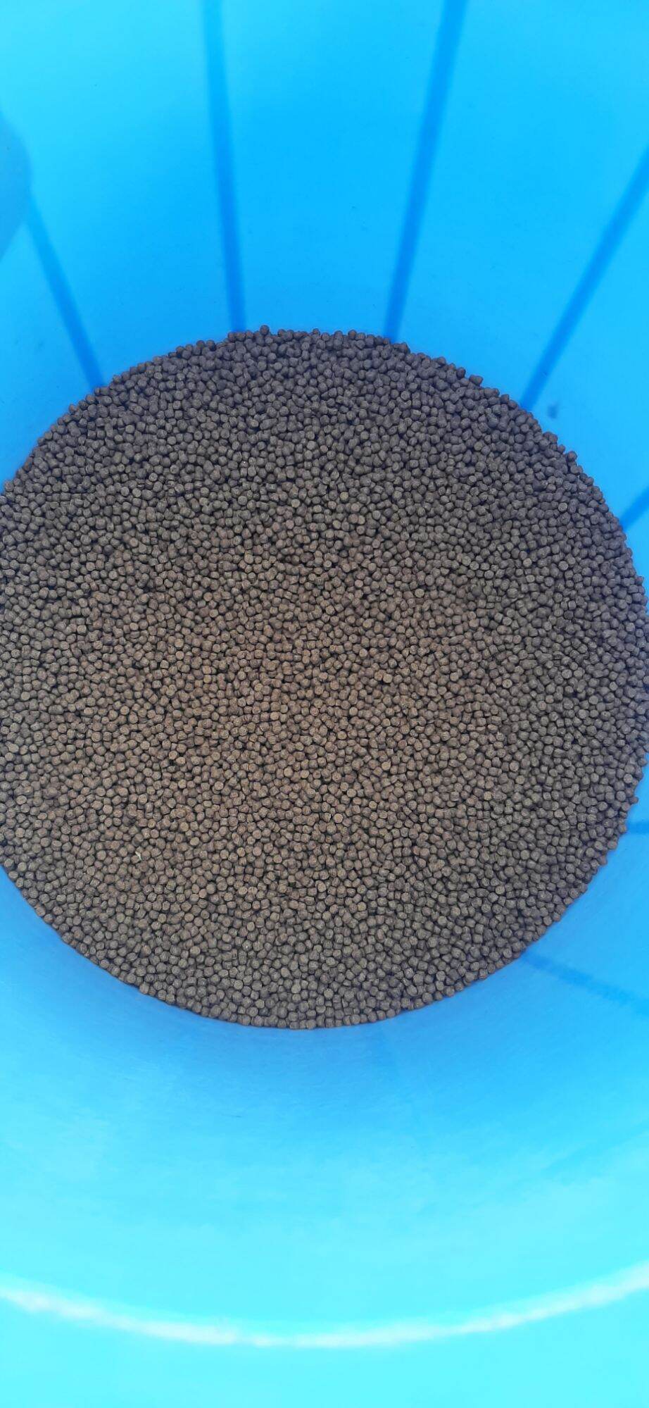 HCM.2kg   thức ăn cá koi.7 màu , beta viên 3 ly. mua trên 5kg tặng kèm 1 hủ muối tây ninh 100g