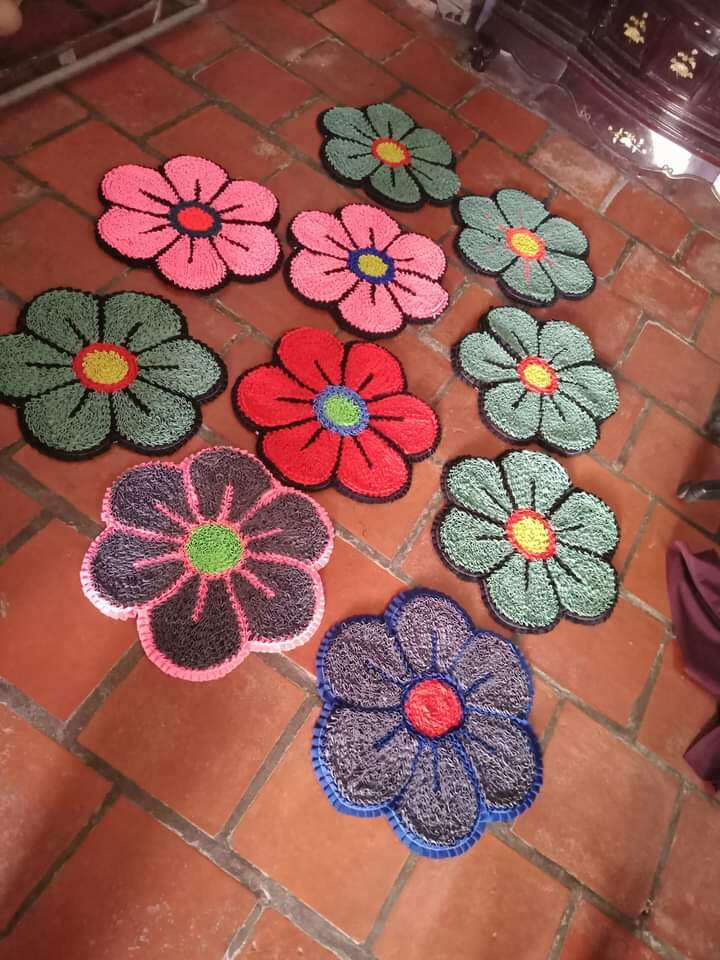 thảm hoa 6 cảnh .dễ thương. bắt mat.kích thuoc 55 cm