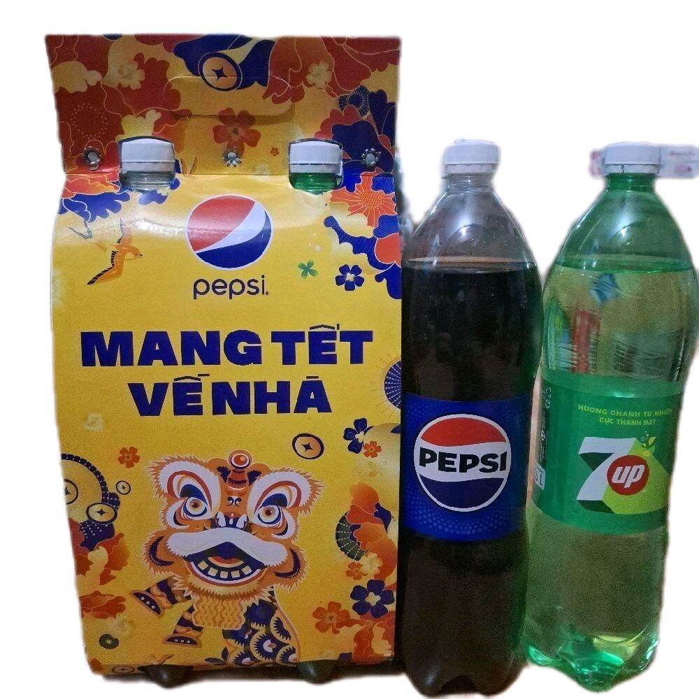 Combo of 2 Pairs of Tet Gifts: Pepsi and 7up Soft Drinks to Show Love (Pair of 2 Bottles of 1500ml) Rich and Delicious as a Gift for Loved Ones during Tet.