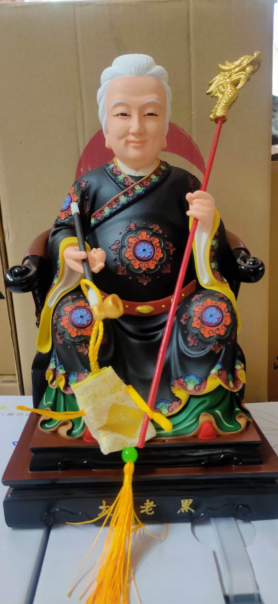 Tượng bà cố hỷ cao 40 cm.
