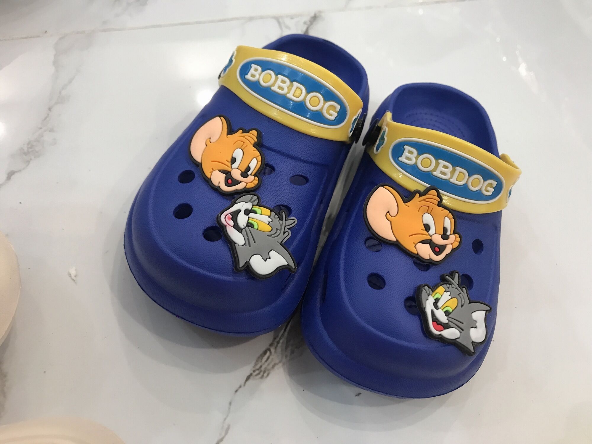 Dép sục cho bé 1-5 tuổi .