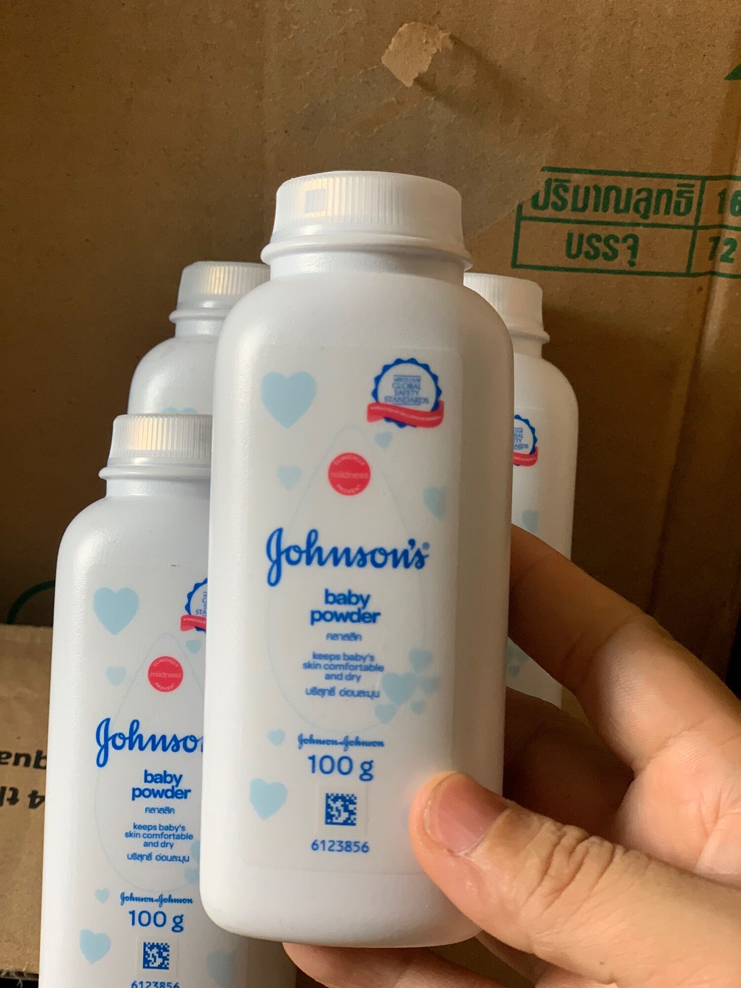 2 lọ Phấn thơm Johnson's Baby Power 100g