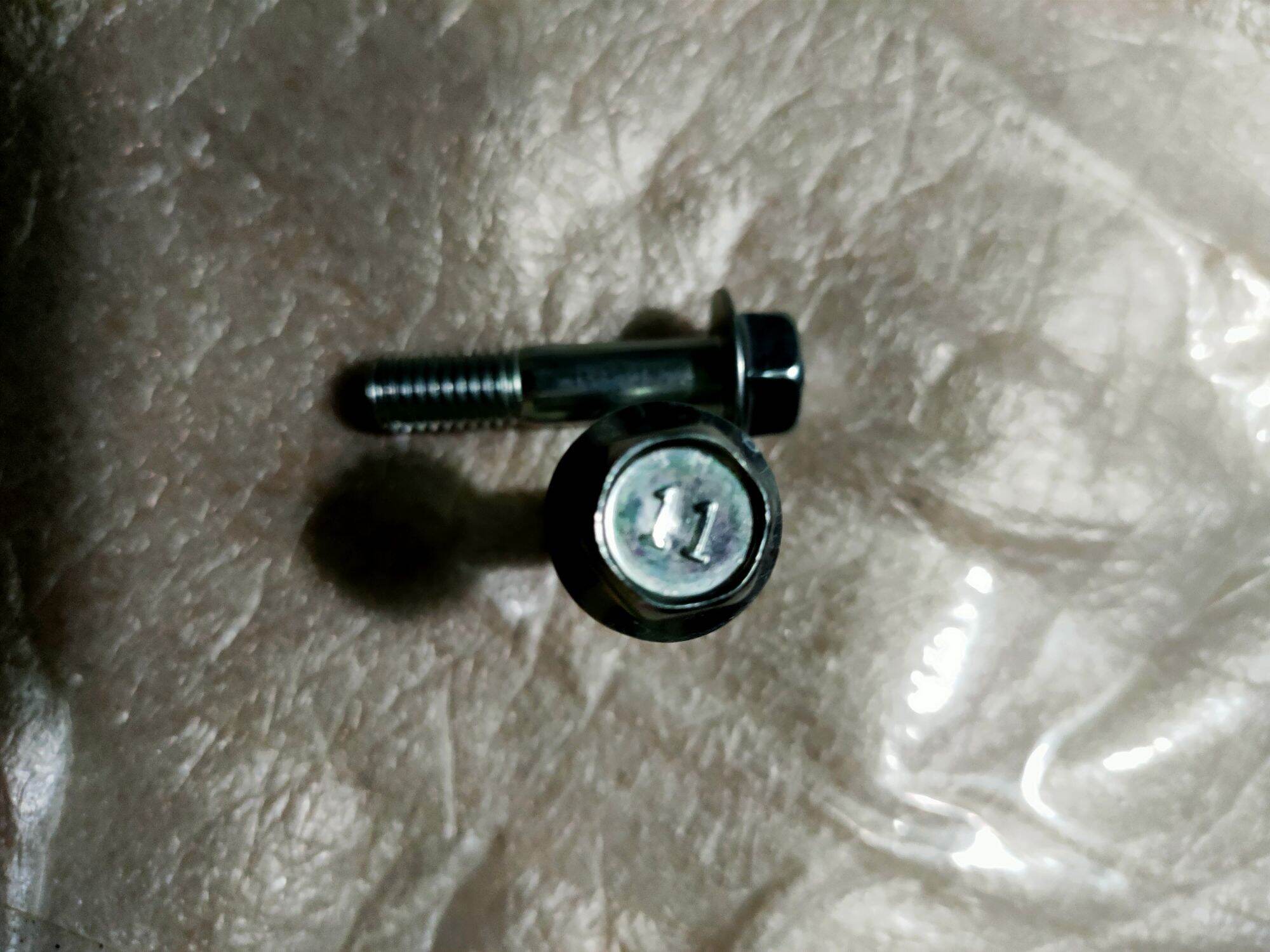 Cặp ốc heo dầu trước Suzuki