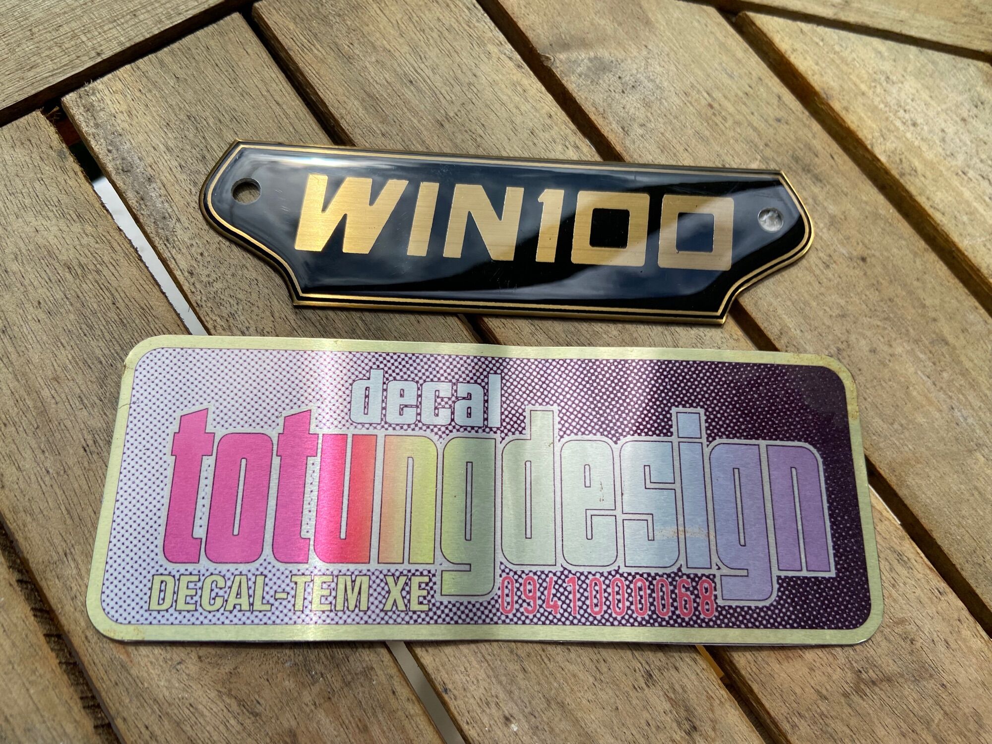 Logo win 100 (màu đen)