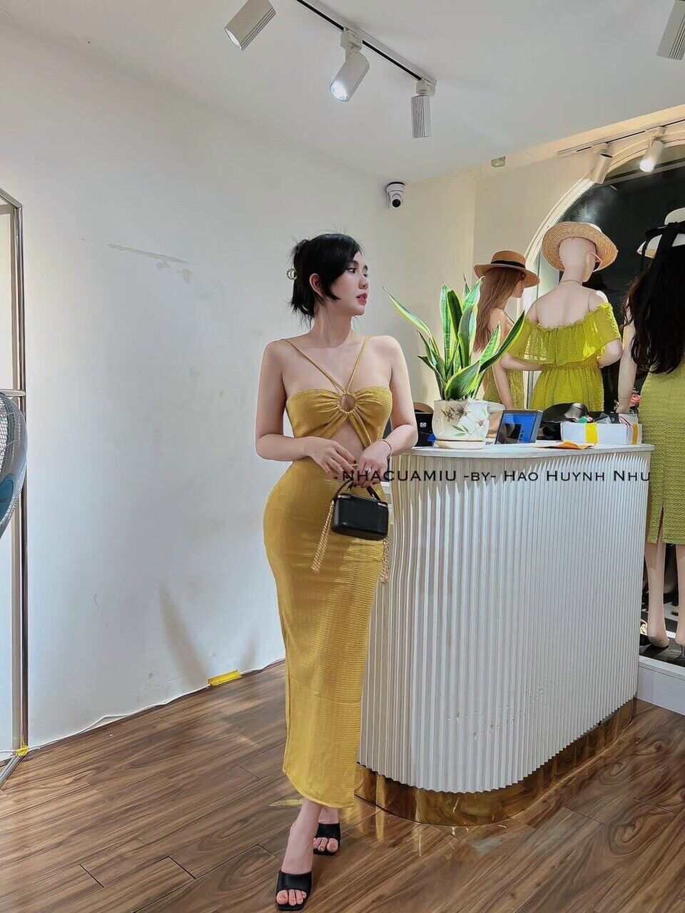 Đầm body cổ cột dây khoét eo xẻ tà CLy