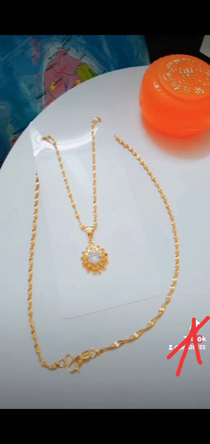 dây chuyền mvàng non kèm mặt có khắc tên thương hiệu vàng non 10k