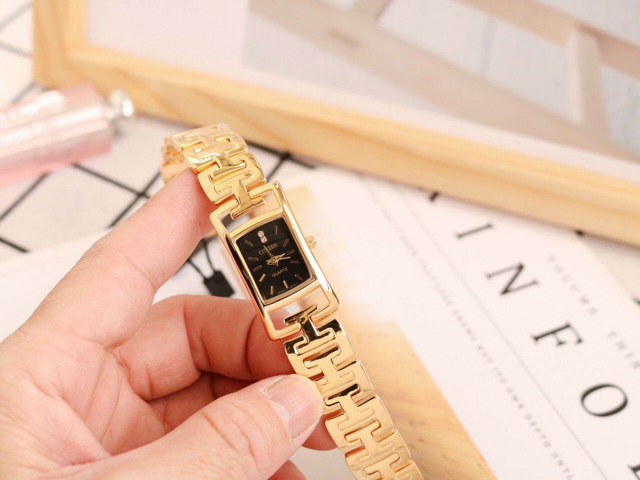 Đồng hồ nữ citi-zen lắc tay xinh xắn