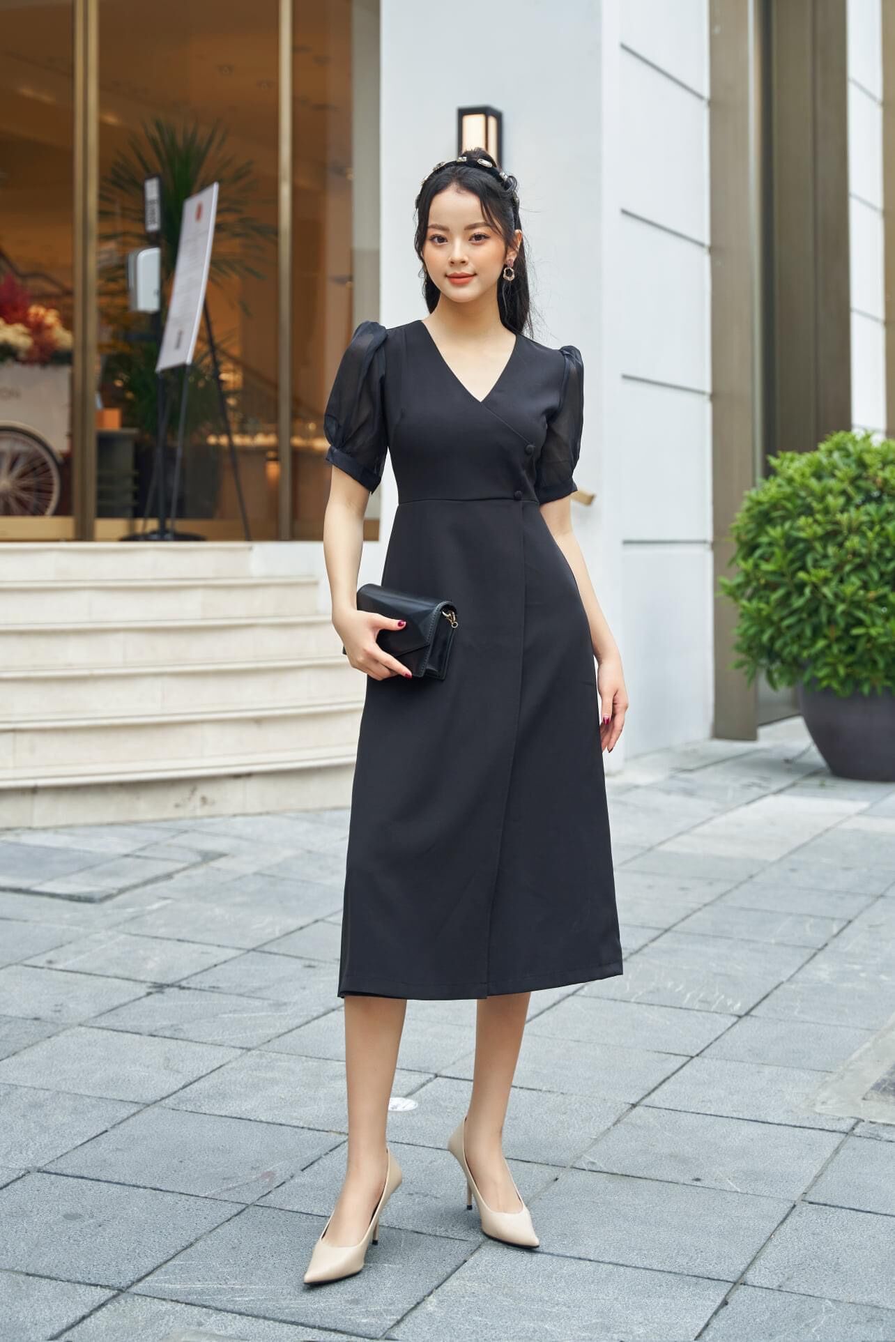 Ceci Cela - Đầm Vạt Chéo Cổ V Thanh Lịch Versus