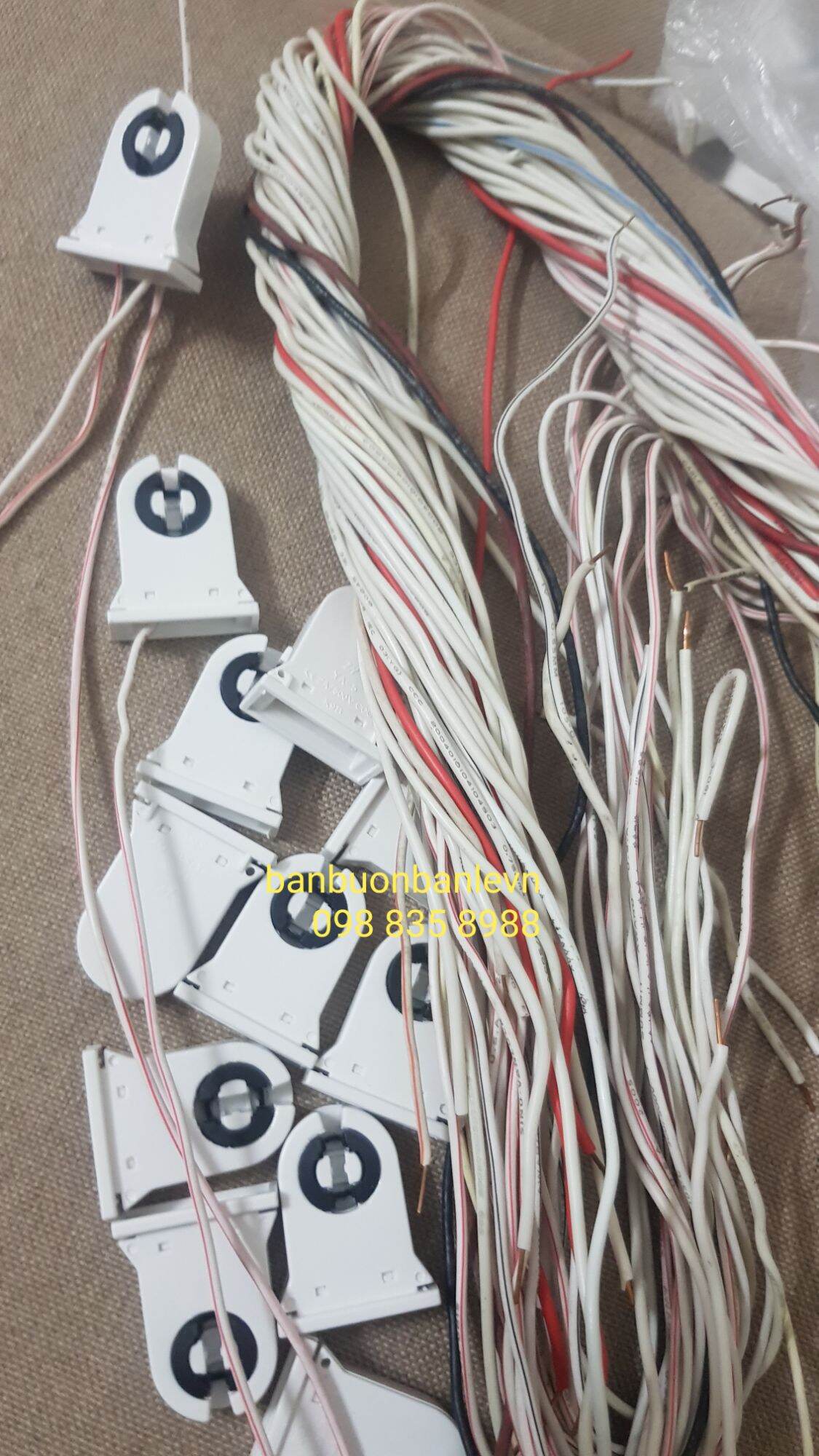 Đầu đèn đơn  ( đầu gài ) có dây  thay máng đèn 0,6m, 1,2m ( 1 chiếc )
