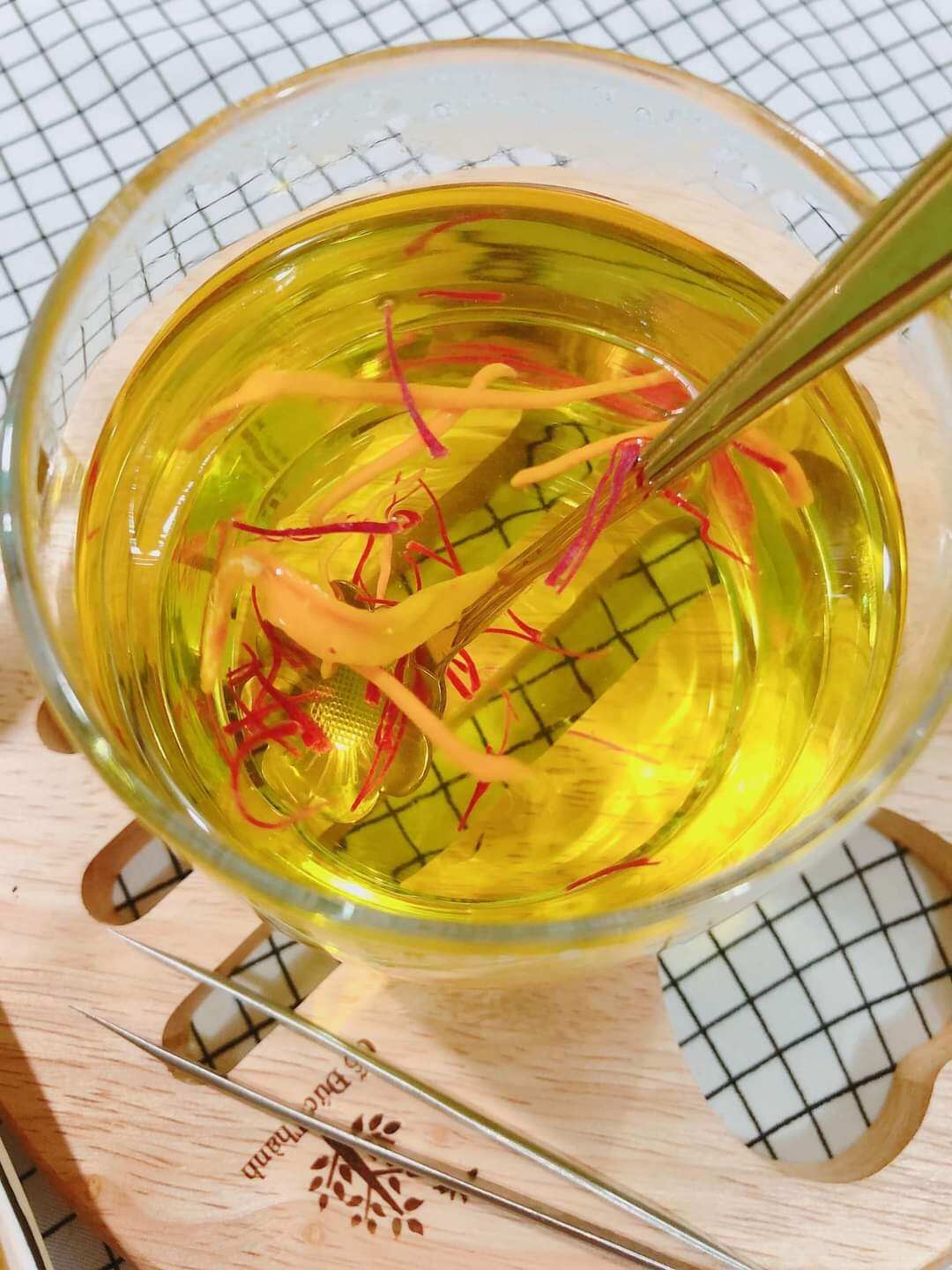Mật ong Saffron Đông Trùng Hạ Thảo 180ml / lọ