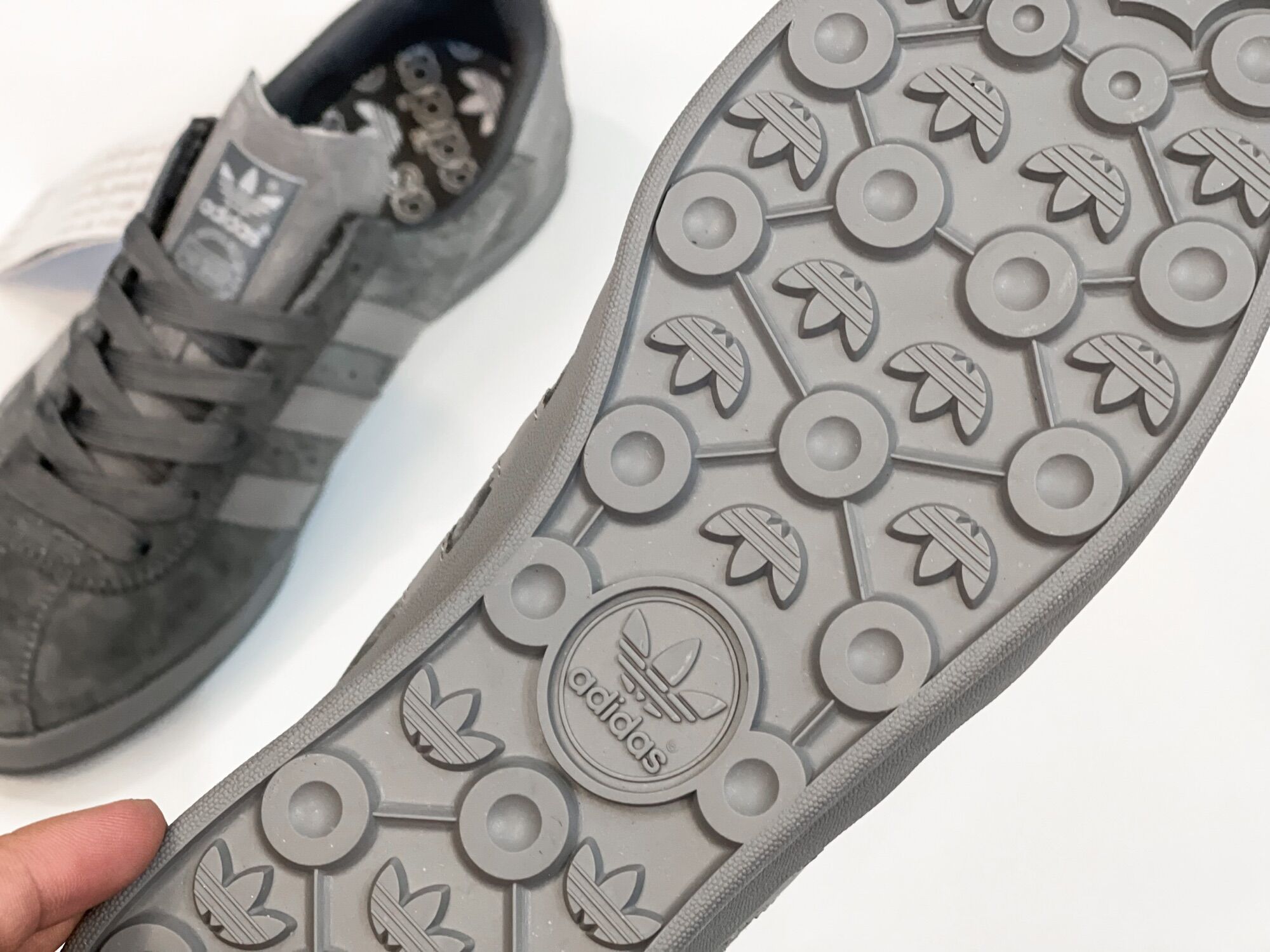 [HCM]Giày Sneakers nam da lộn cao cấp êm nhẹ (xám chuột)