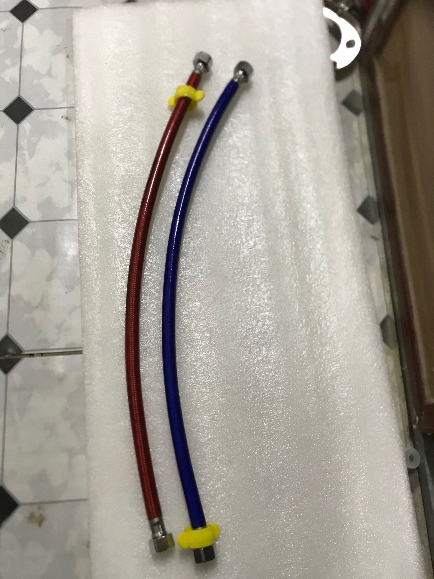 2 Dây cấp 3 lớp dài 60 cm. Dây cấp nước chịu nhiệt